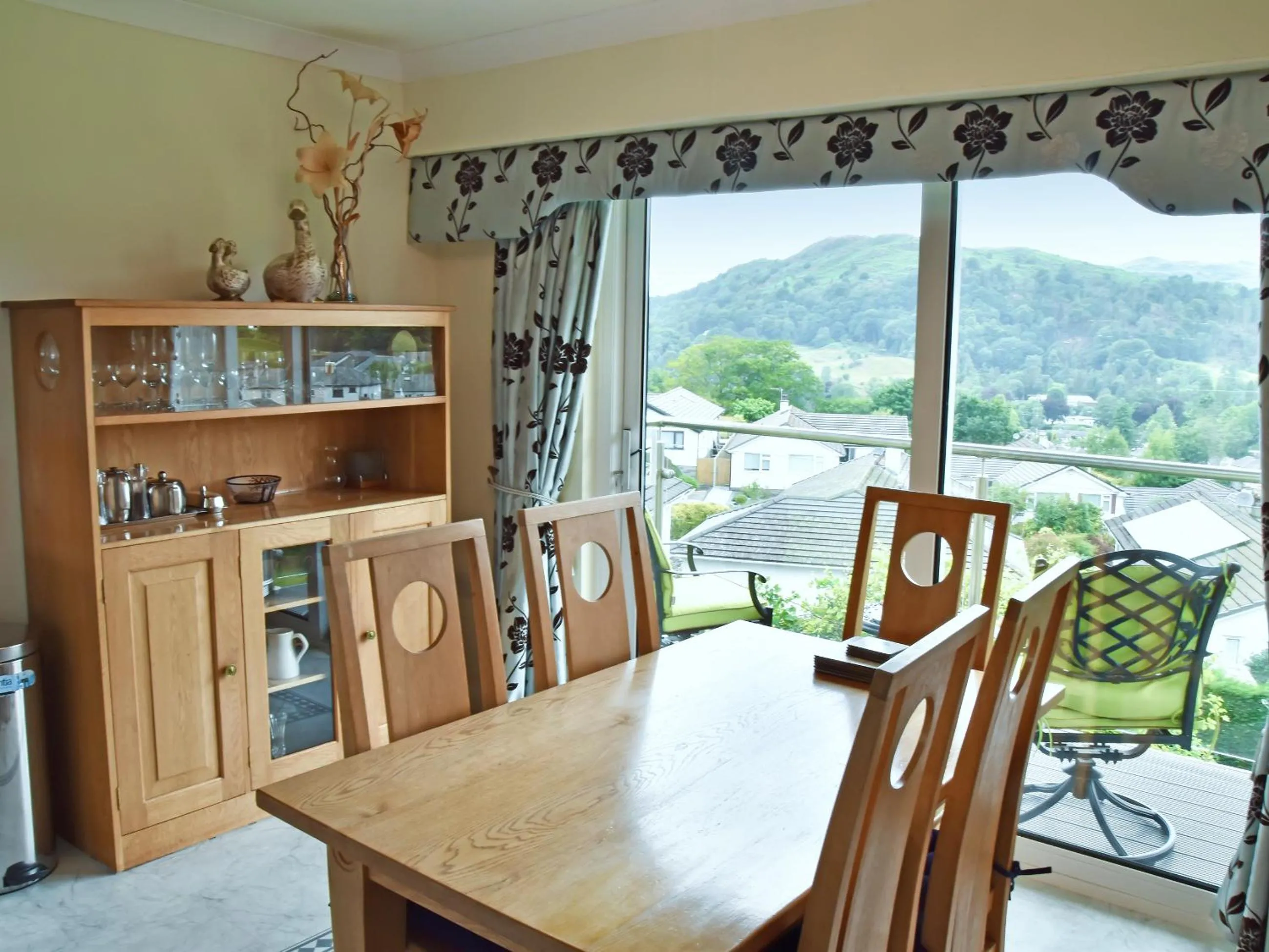 Dining area in Badgers Rake 12 Squirrels Nest