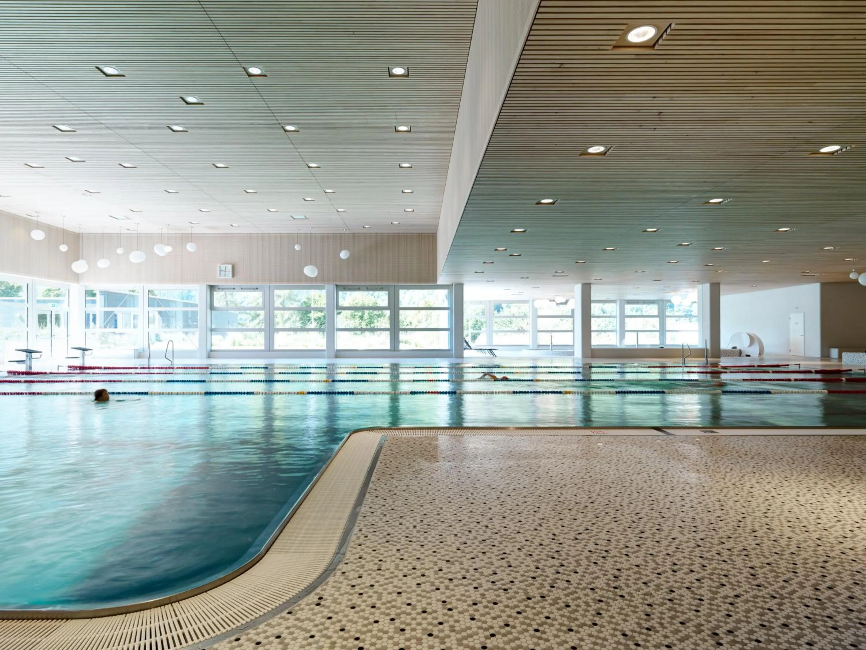 Swimming pool in lintharena ag