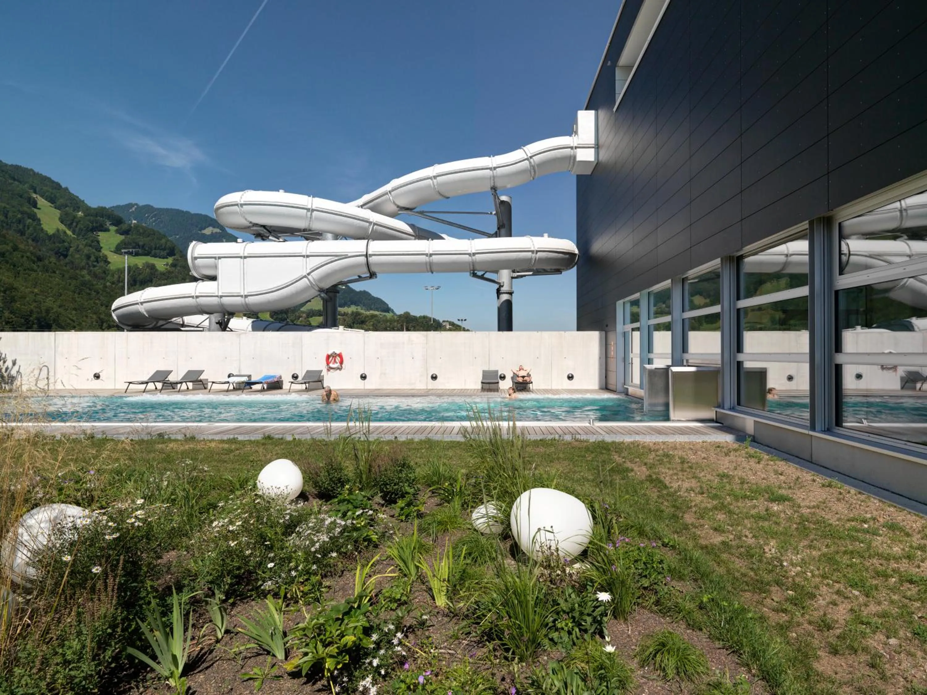 Property building in lintharena ag