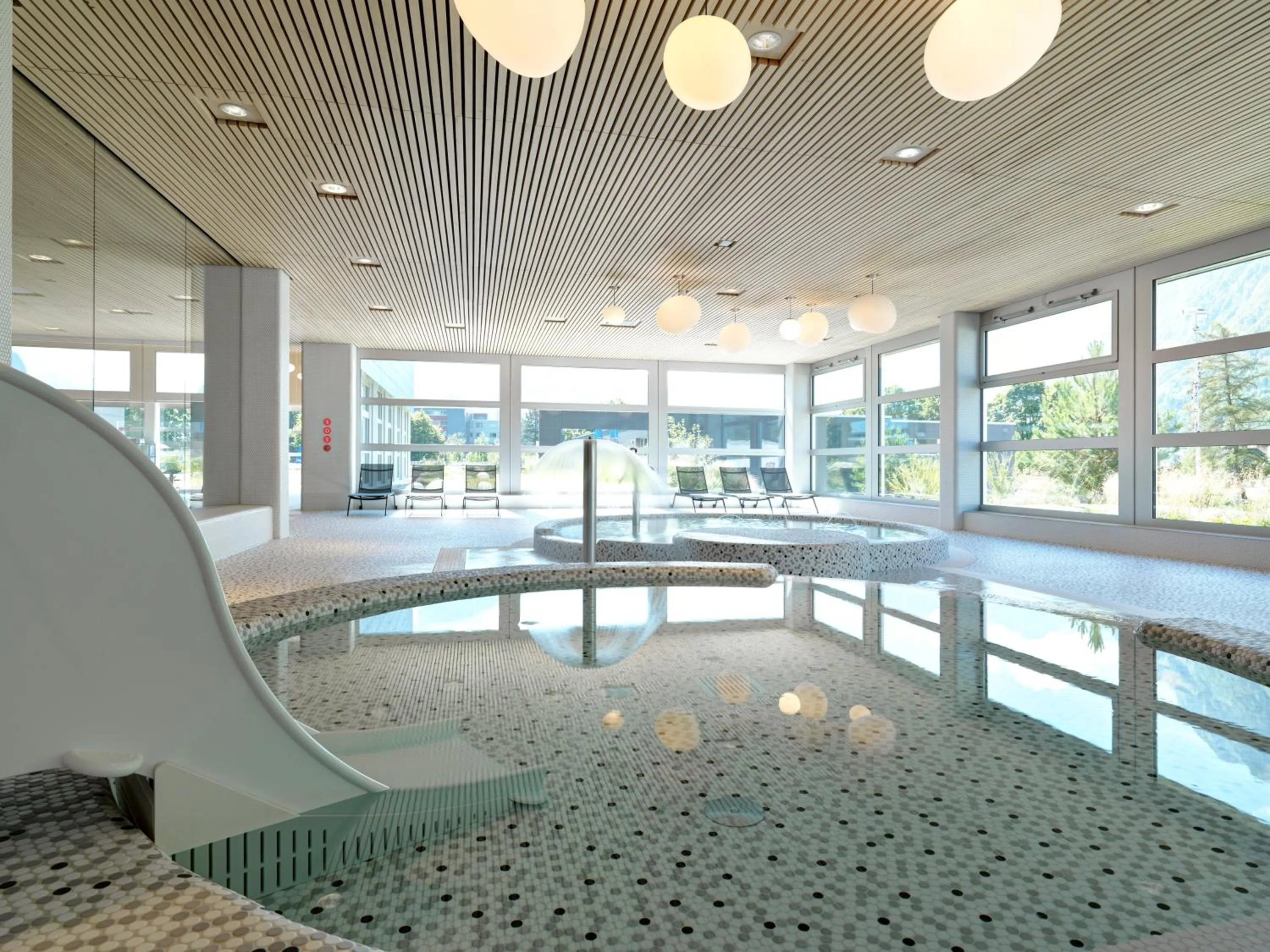 Swimming pool in lintharena ag