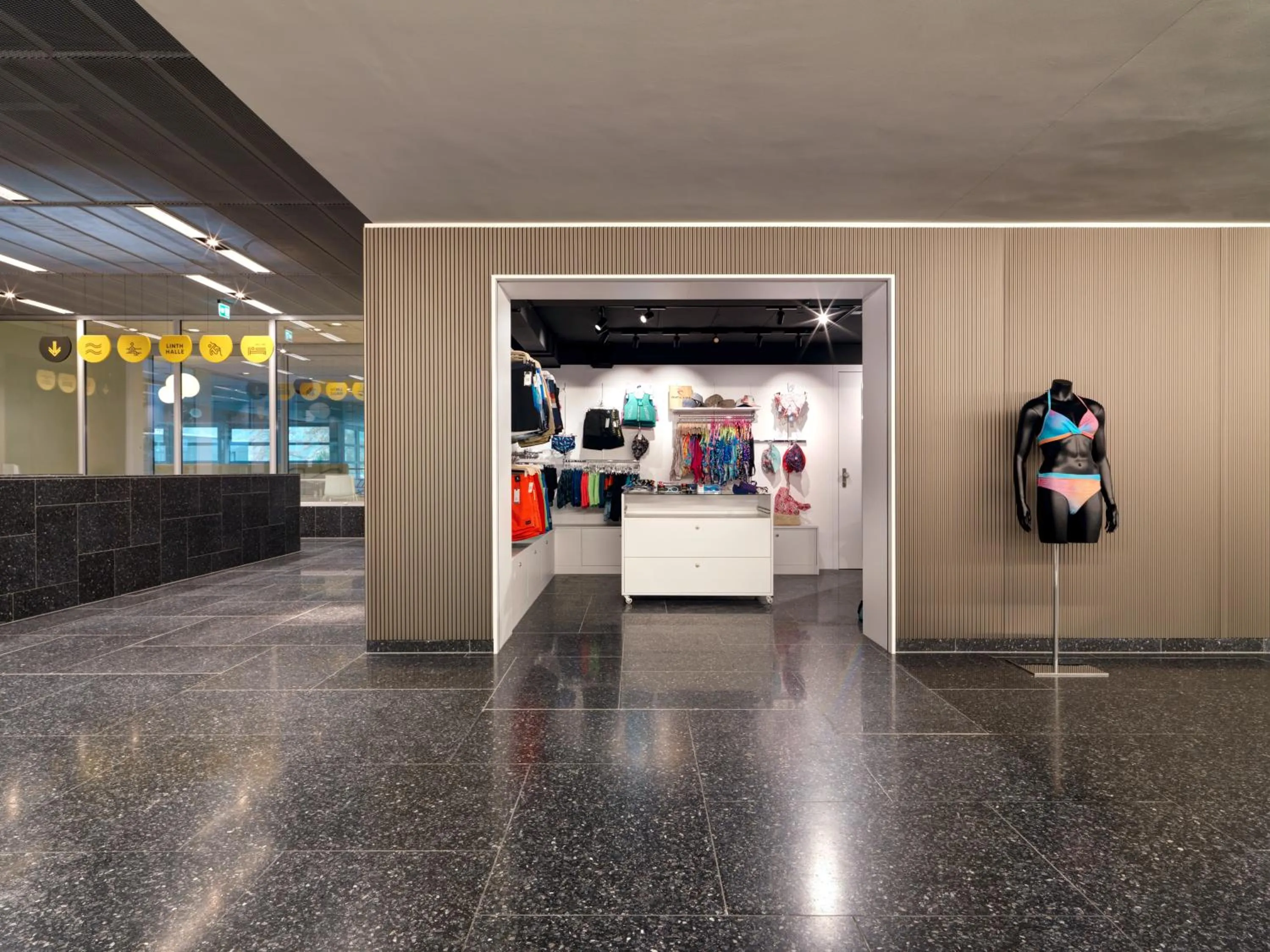 Shopping Area in lintharena ag