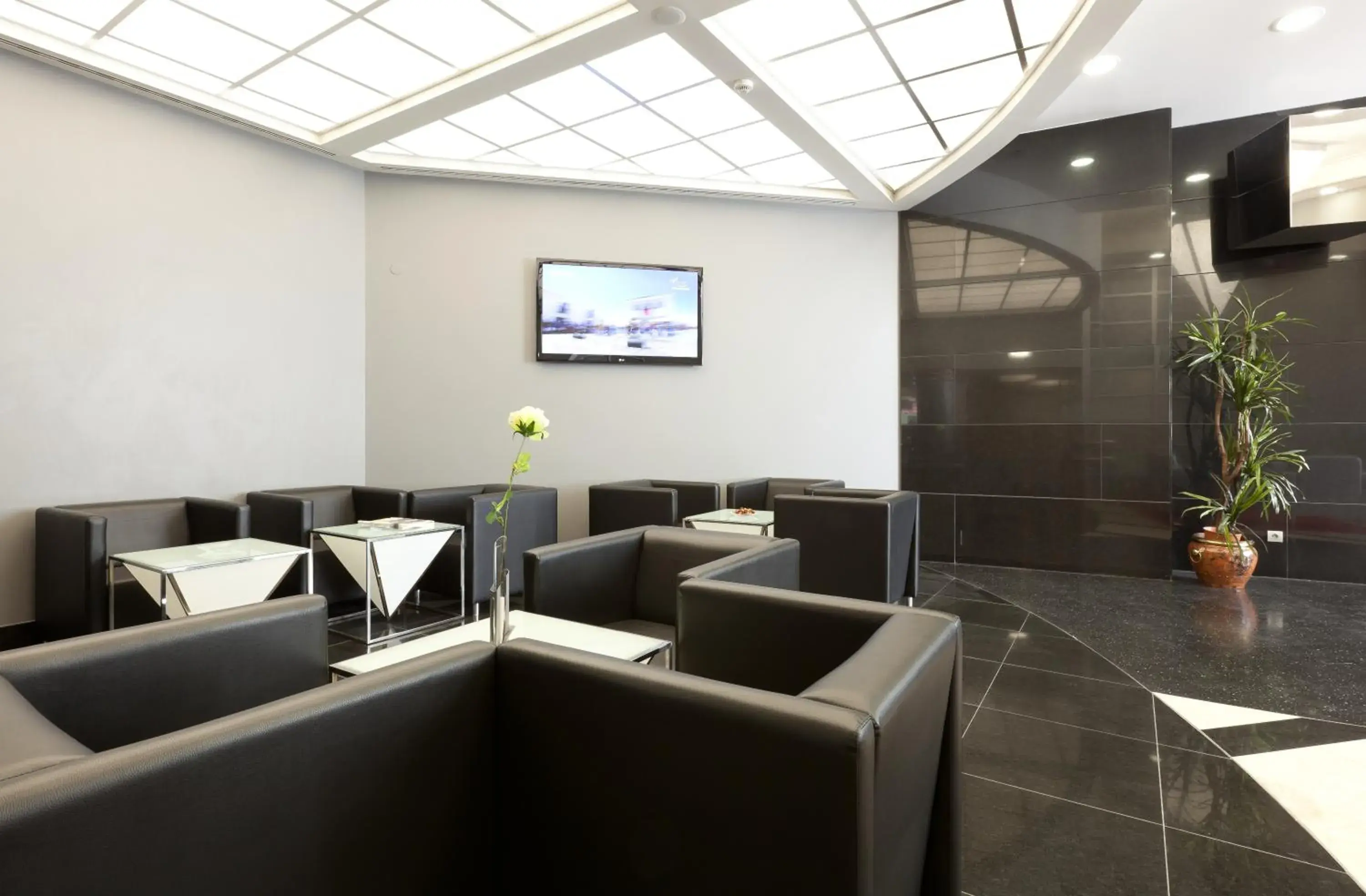 Lobby or reception in Hotel Alif Avenidas Lobby or reception in Hotel Alif Avenidas