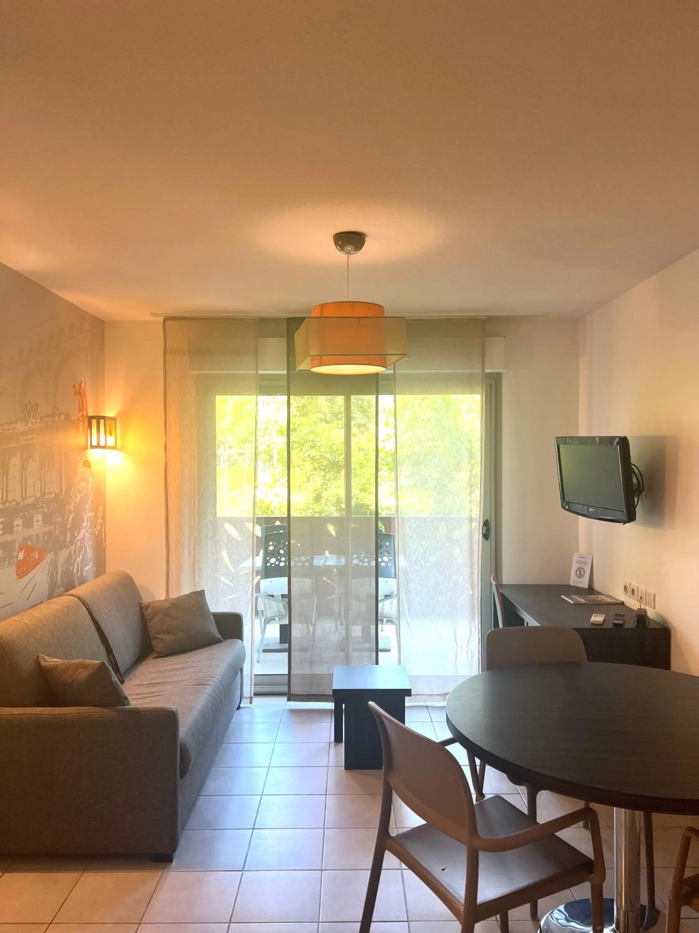 TV and multimedia in Lagrange Aparthotel Montpellier Millénaire