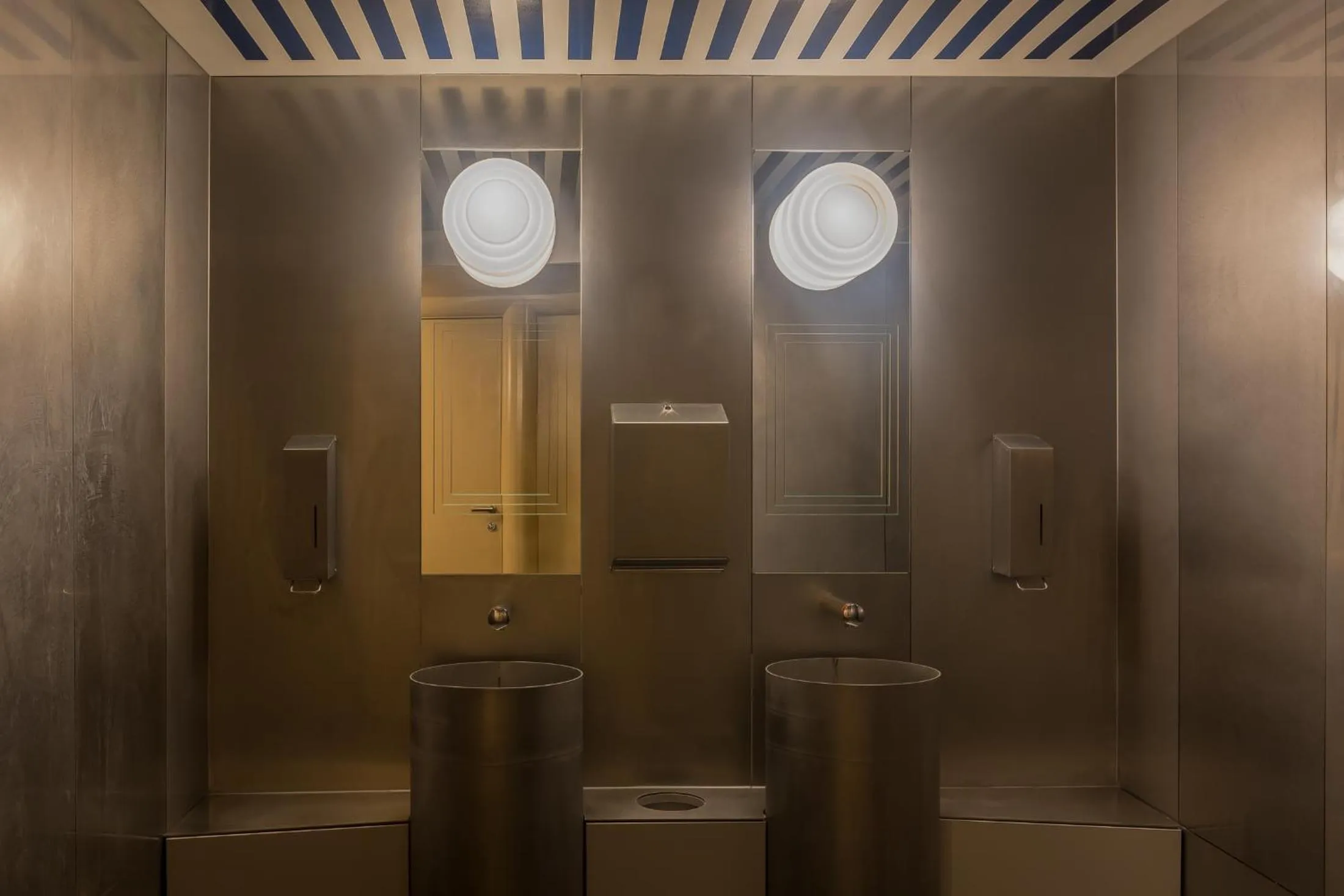 Toilet in Hotel Pilar