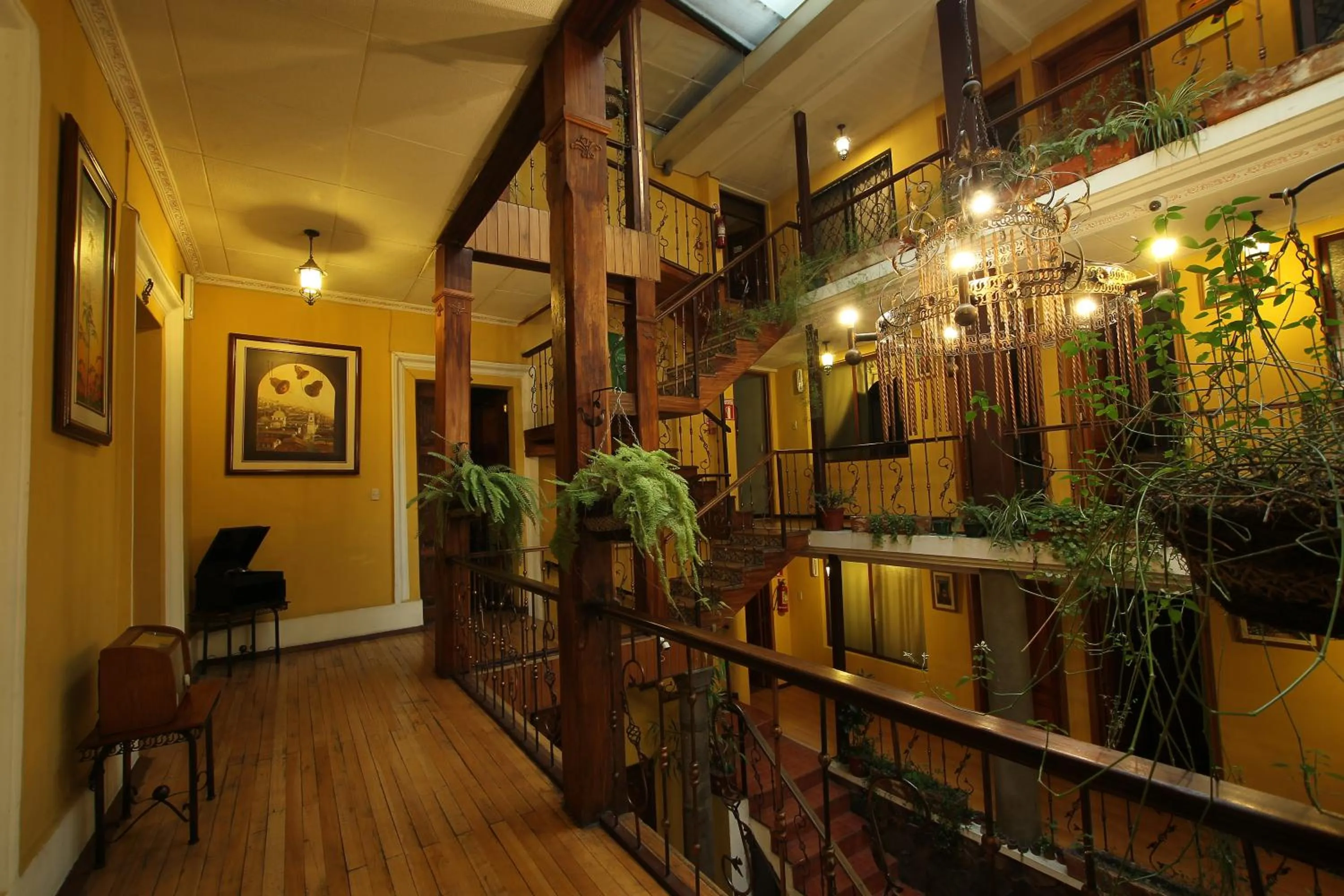 Library in Mía Leticia B&B