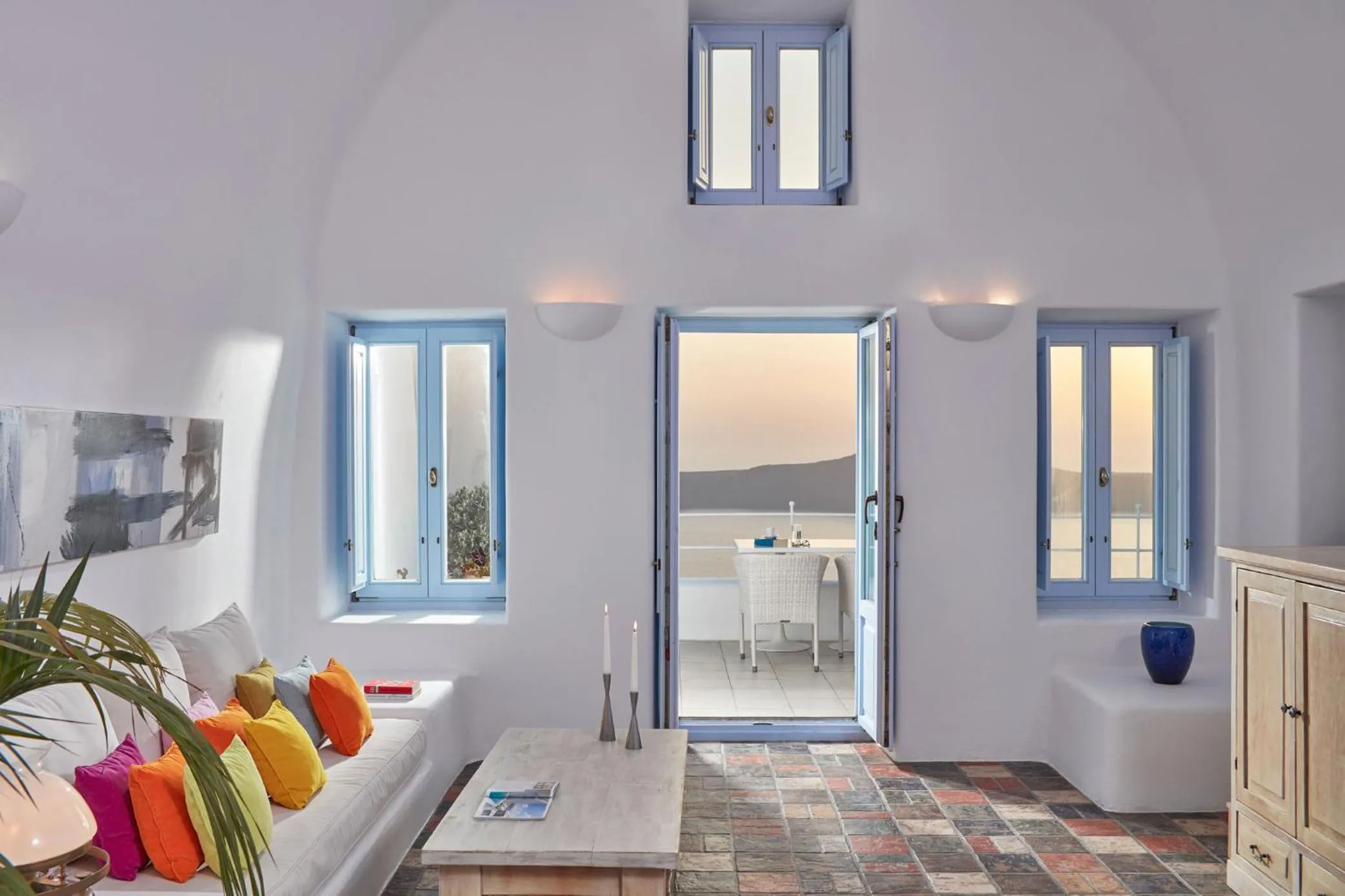 Seating area, Bed in Astra Suites