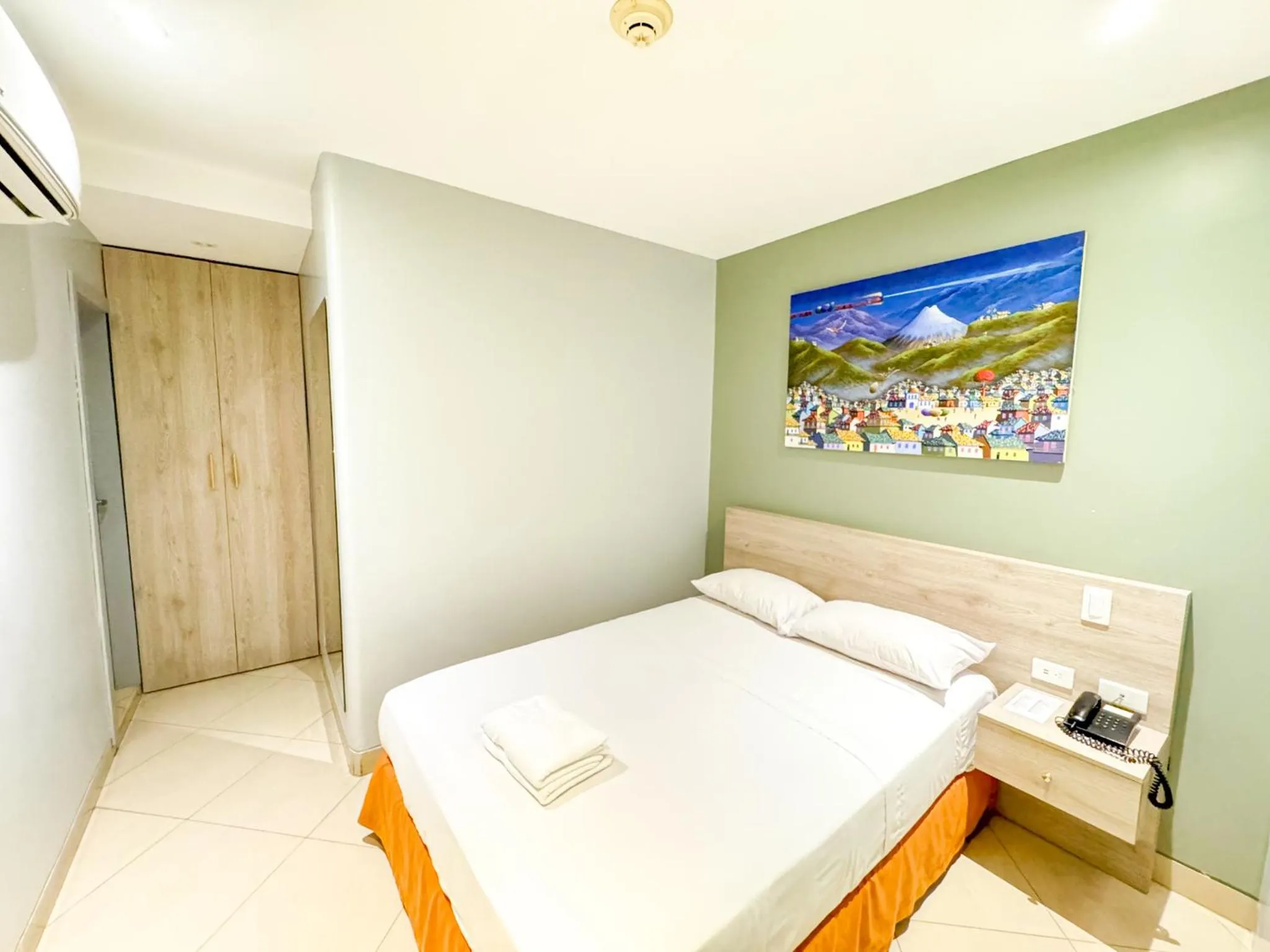 Bedroom, Bed in GH Sander Hotel