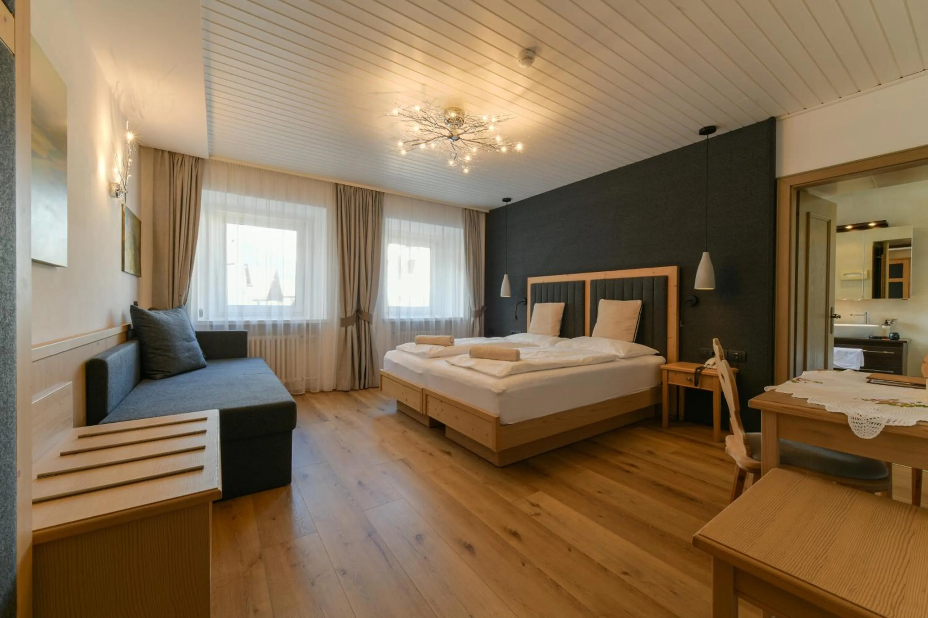 Bedroom, Bed in Charme Hotel Uridl