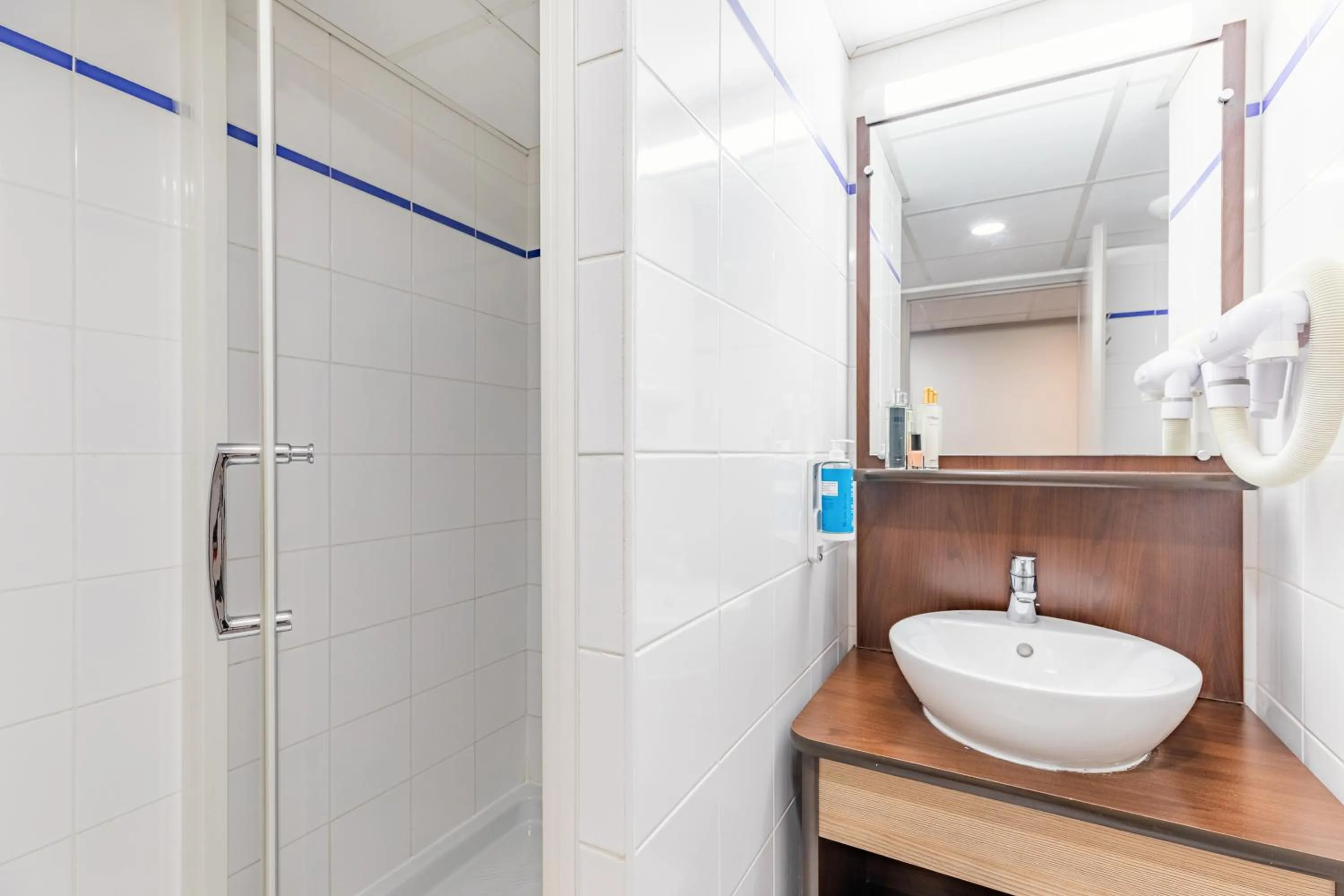 Shower in Appart'City Classic Montelimar