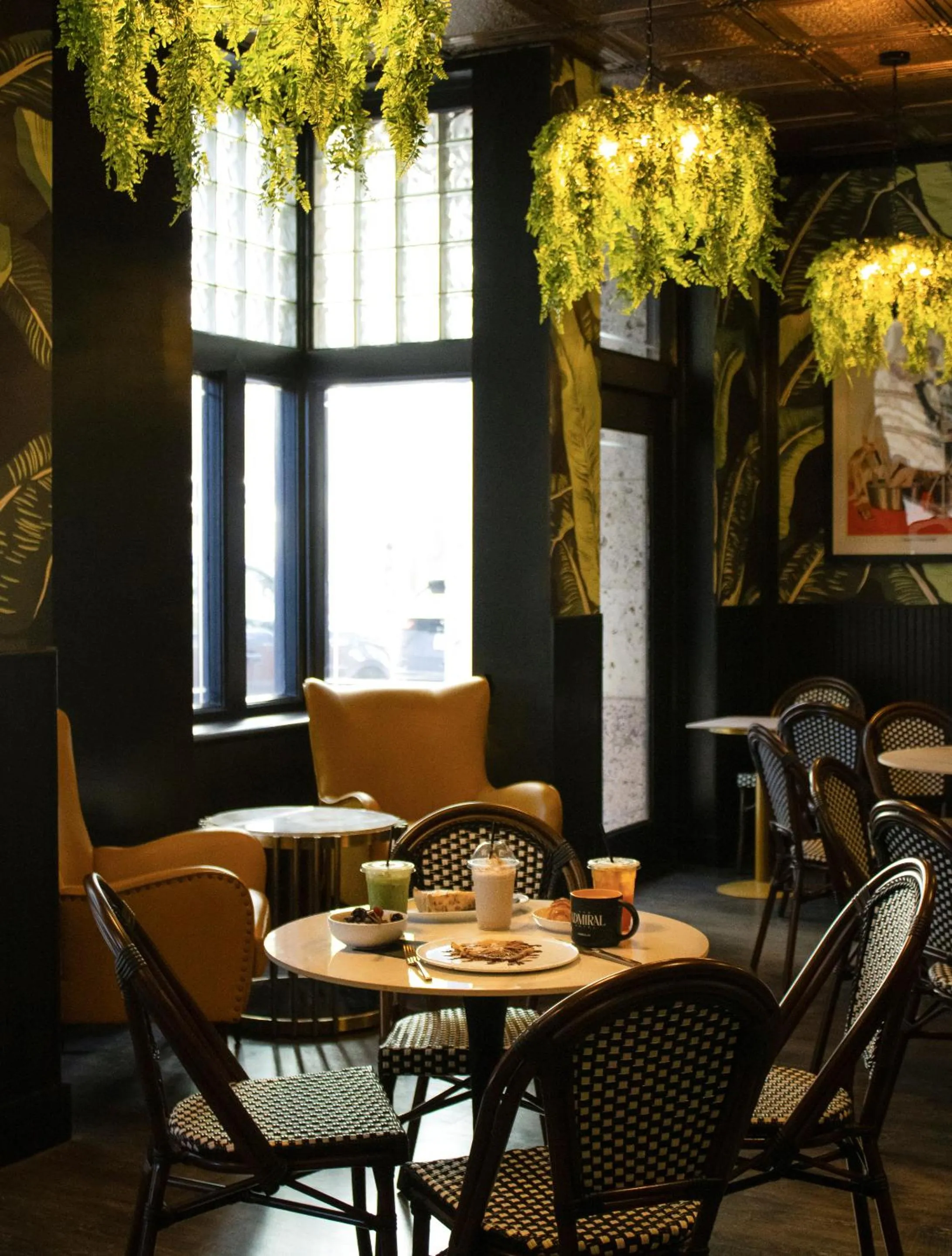 Breakfast in The Admiral, Downtown Historic District