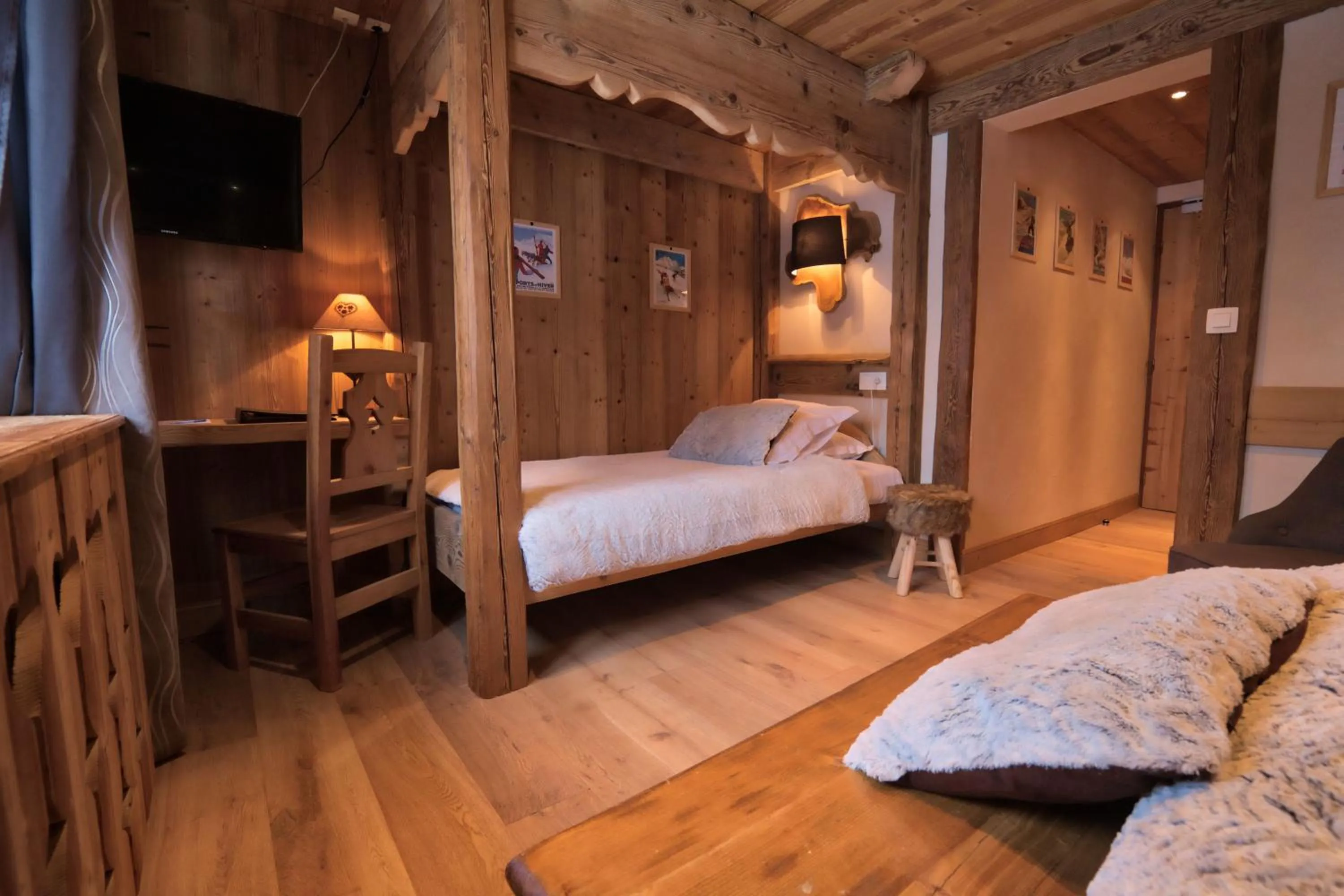 Bed in Chalet Hôtel du Mont-Charvin & Spa