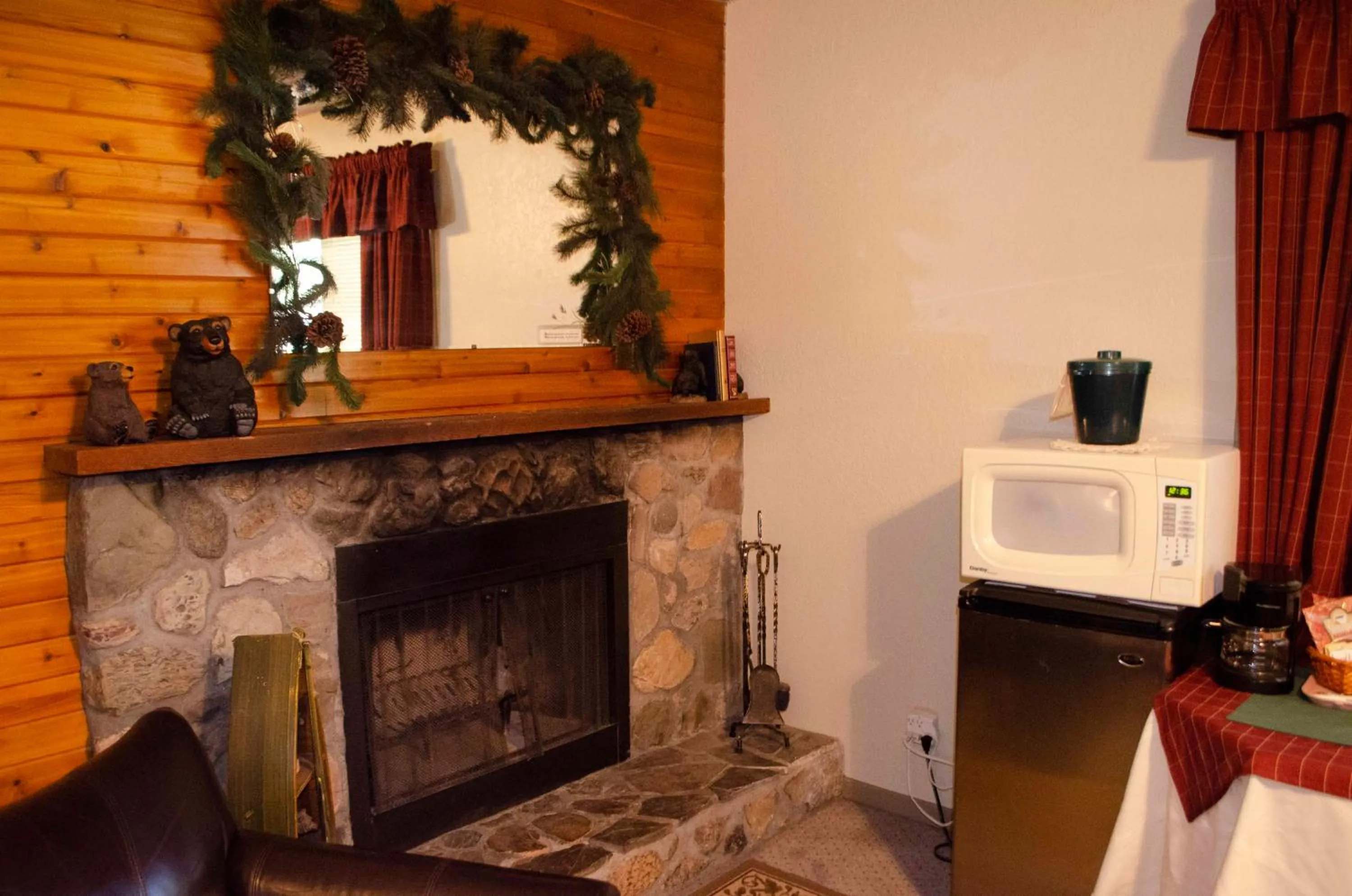 Living room in Crandell Mountain Lodge