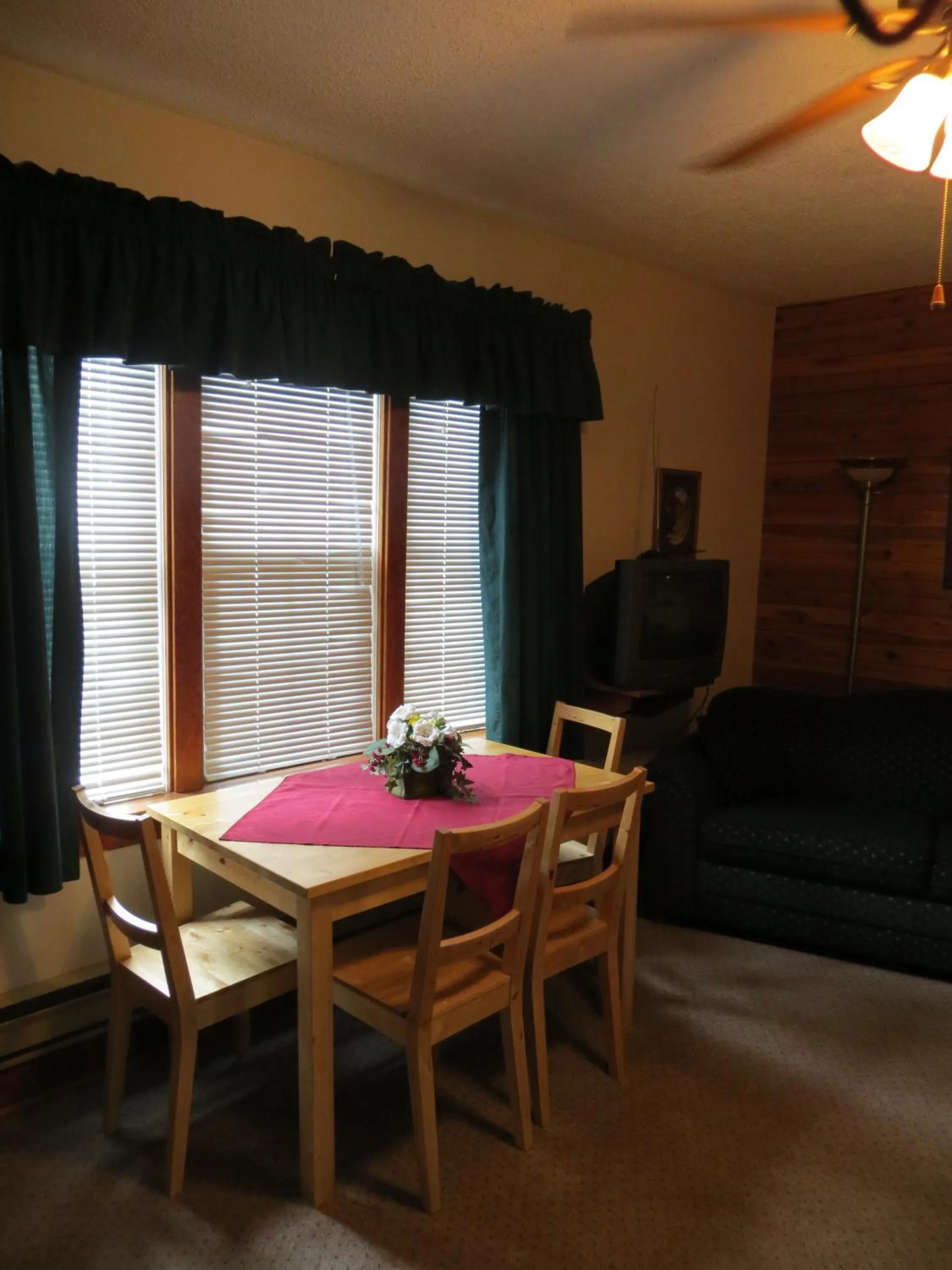 Dining area in Crandell Mountain Lodge