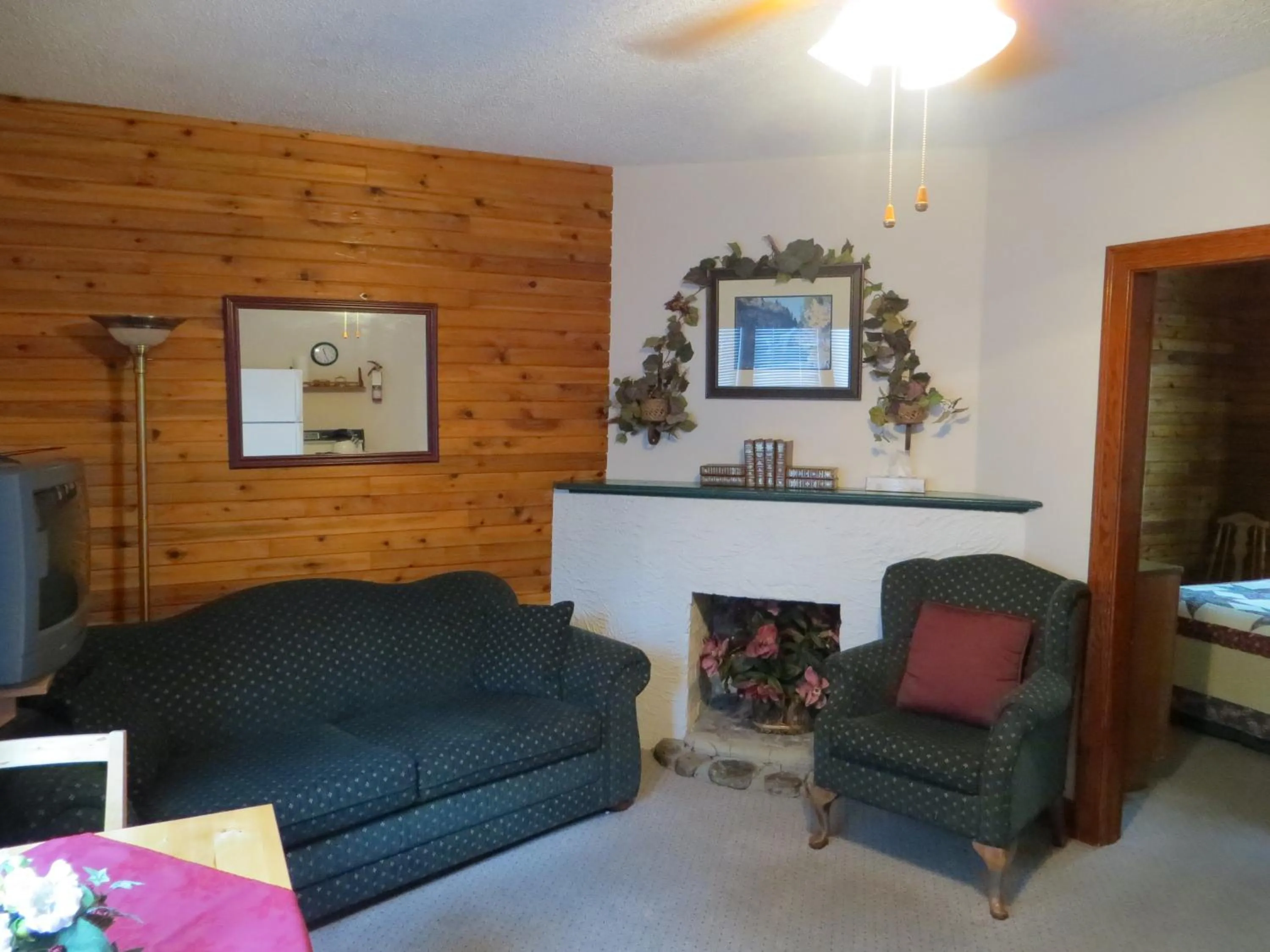 Living room in Crandell Mountain Lodge