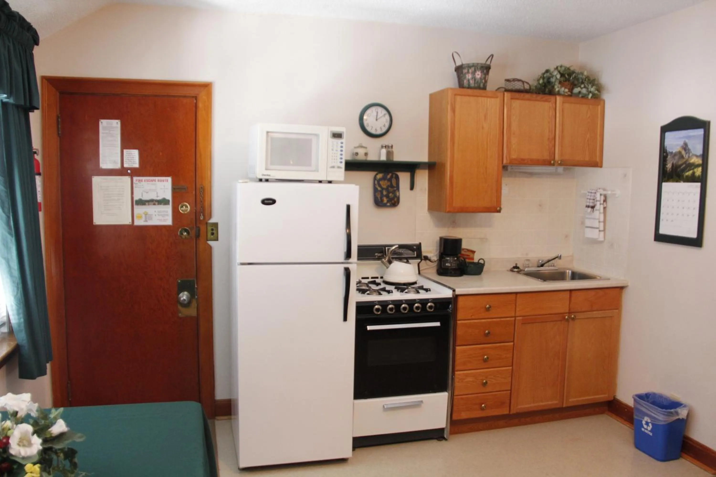 Kitchen or kitchenette in Crandell Mountain Lodge