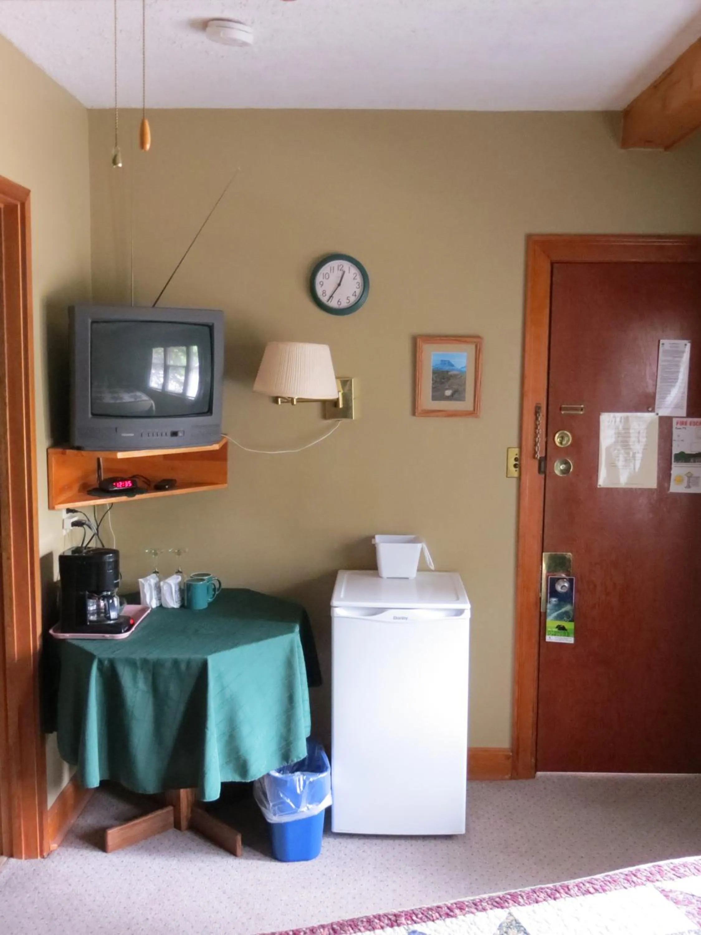 TV and multimedia in Crandell Mountain Lodge