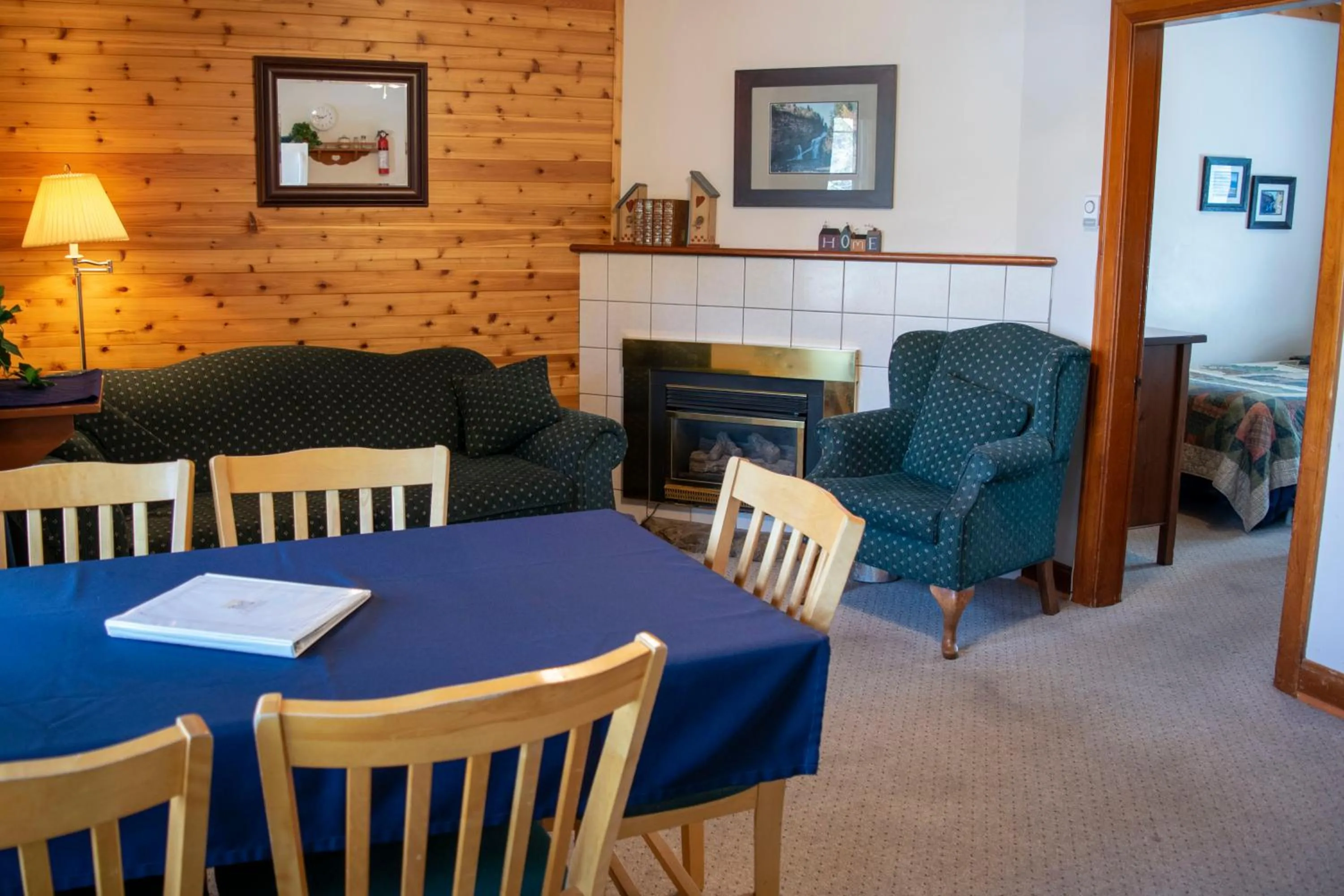 Seating area in Crandell Mountain Lodge