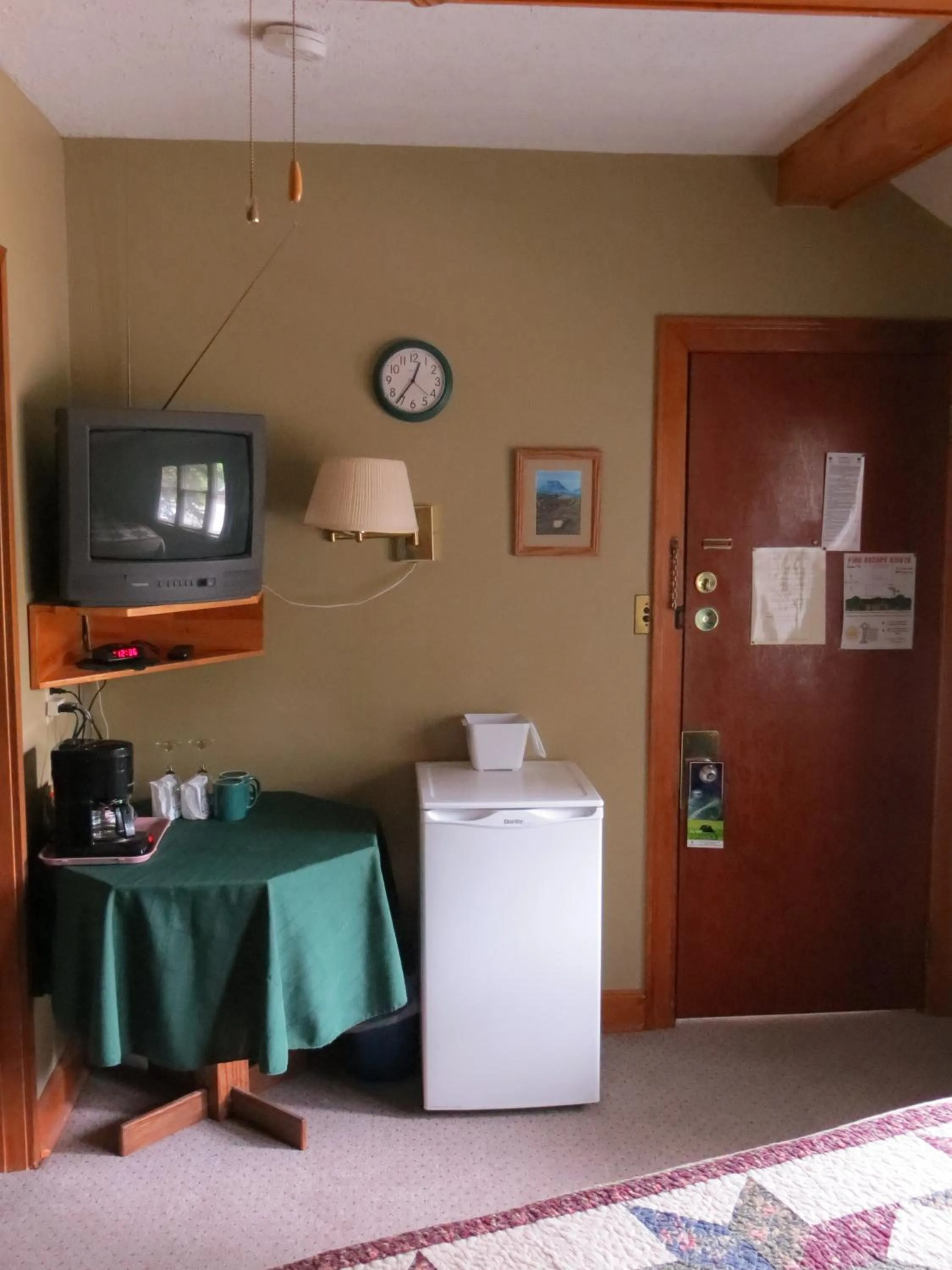 TV and multimedia in Crandell Mountain Lodge