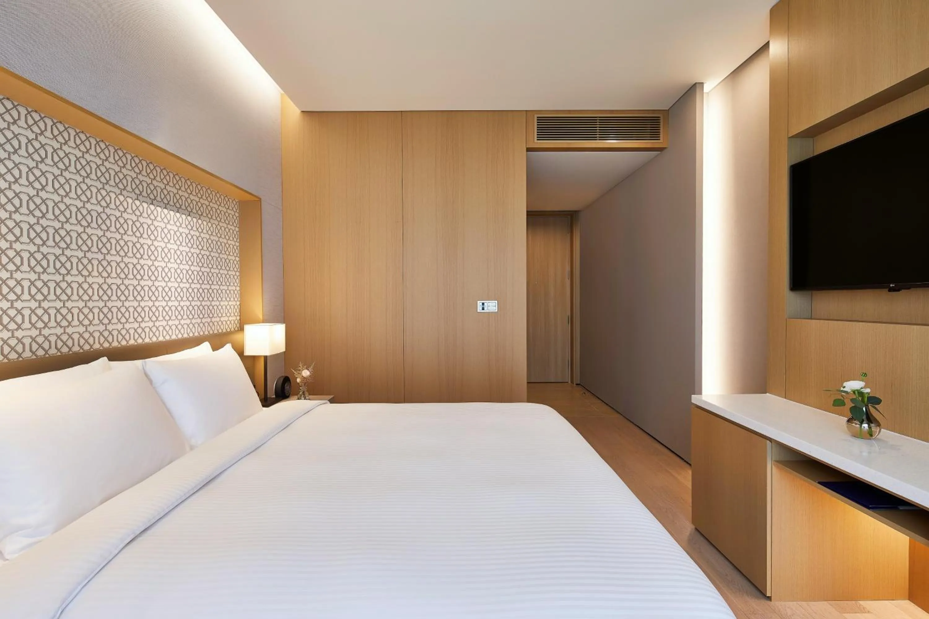 Bed in Landing Jeju Shinhwa World Hotel