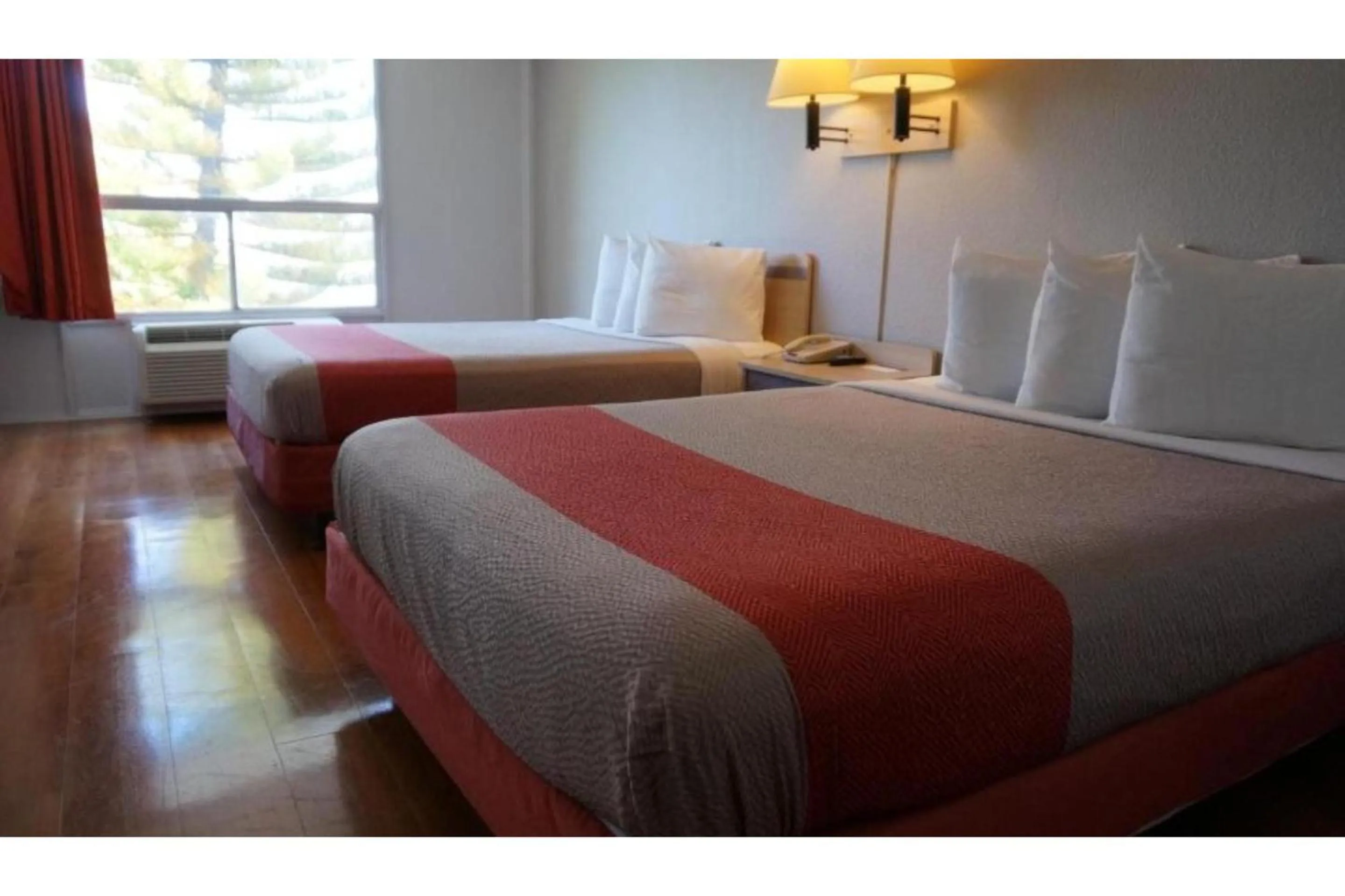 Bed in Motel 6-Belmont, CA - San Francisco - Redwood City