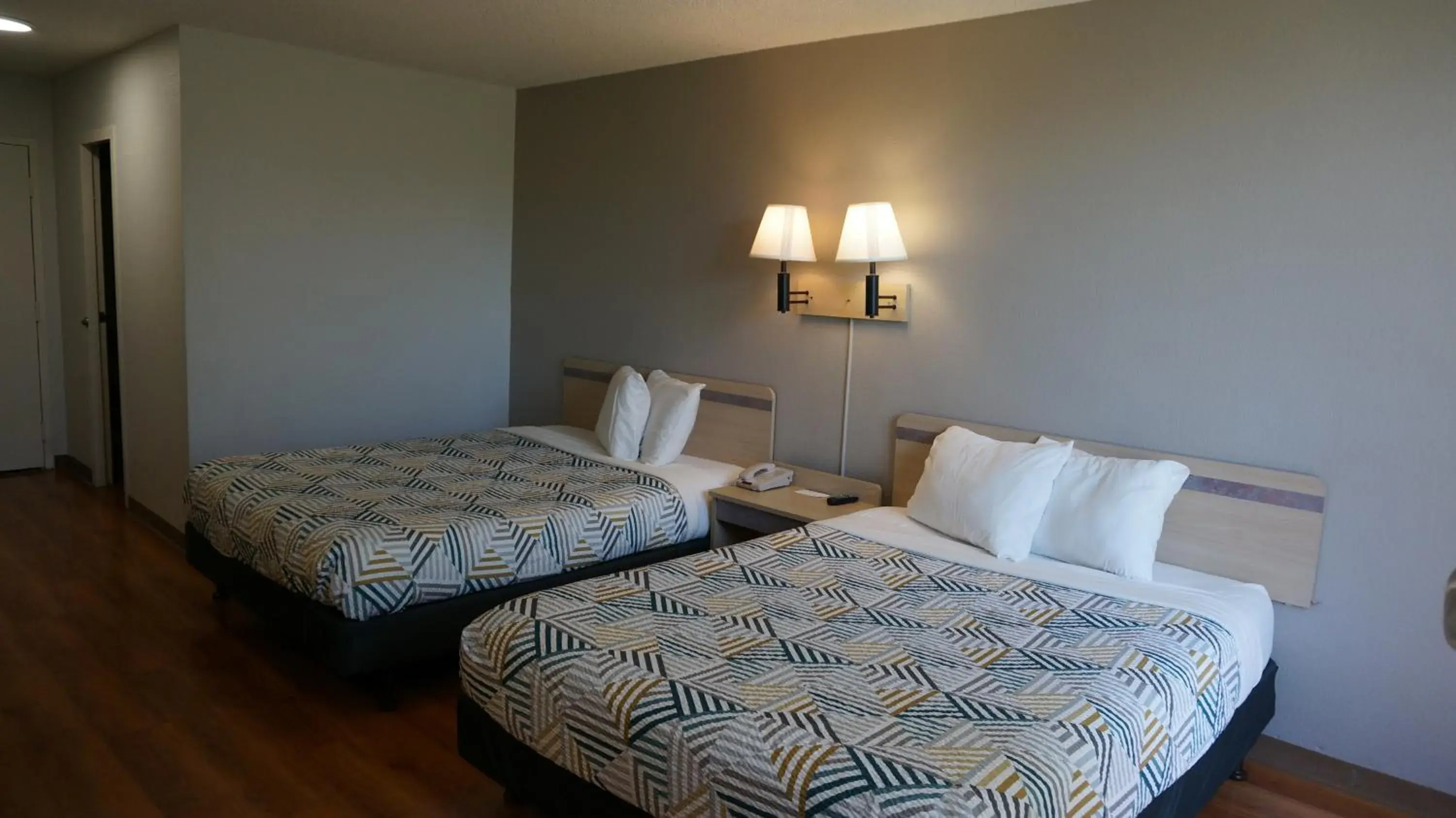 Queen Room with Two Queen Beds - single occupancy in Motel 6-Belmont, CA - San Francisco - Redwood City Queen Room with Two Queen Beds - single occupancy in Motel 6-Belmont, CA - San Francisco - Redwood City