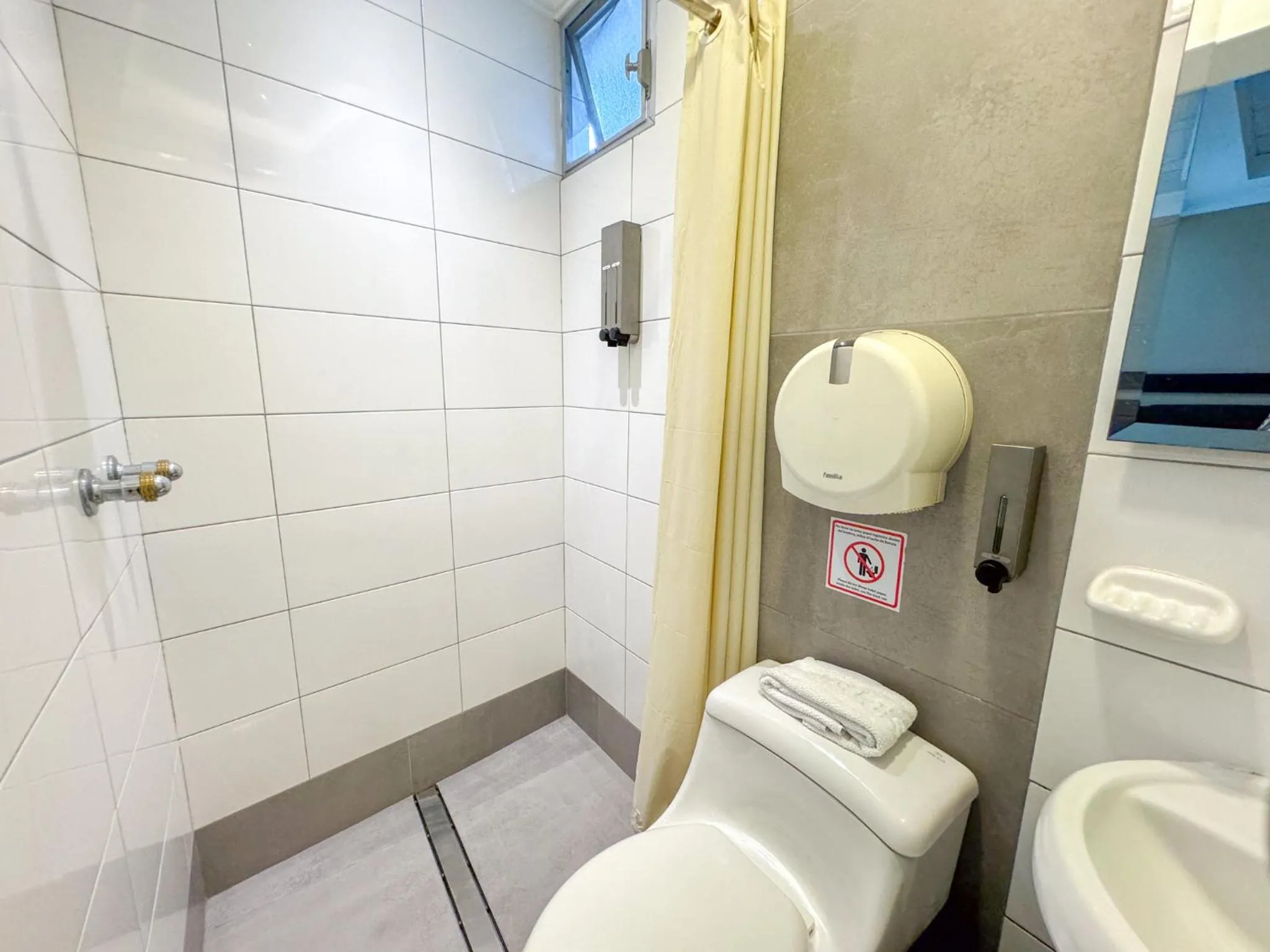 Bathroom in GH Alexander Hotel