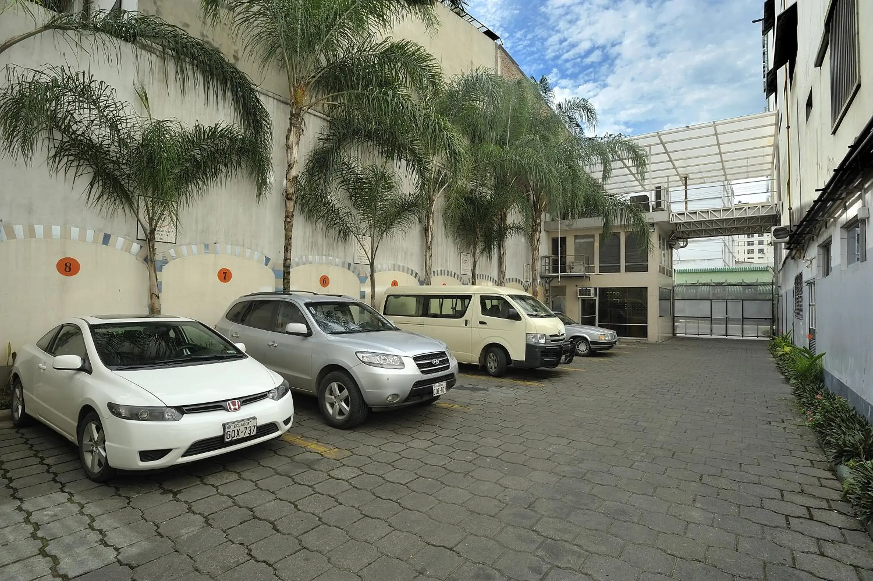 Facade/entrance in GH Alexander Hotel Facade/entrance in GH Alexander Hotel