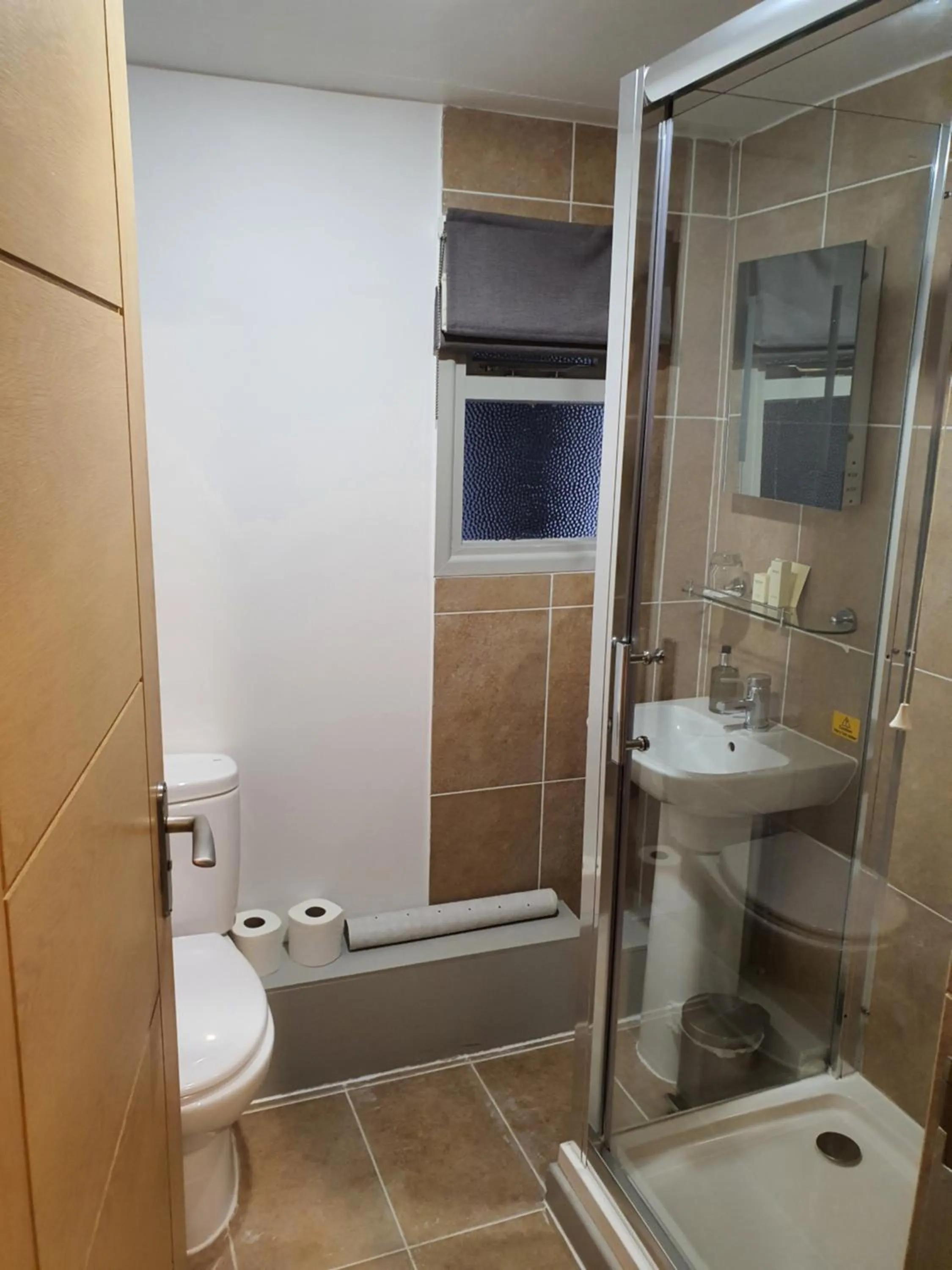 Bathroom in Dragon Inn