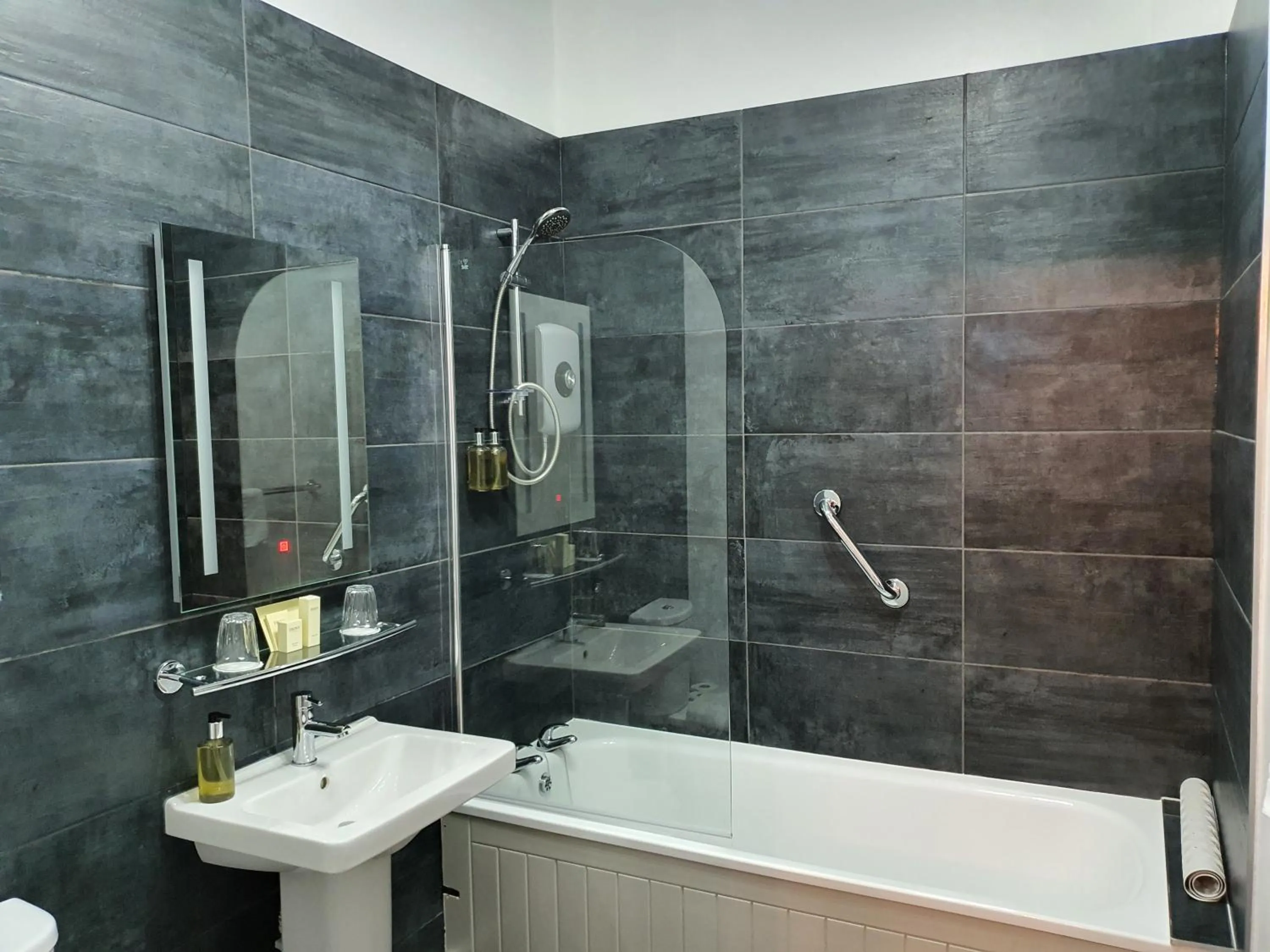 Bathroom in Dragon Inn