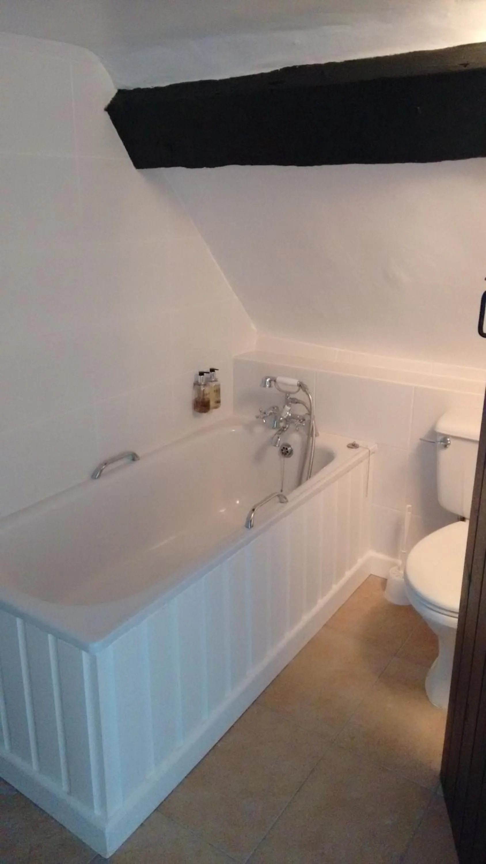 Bathroom in Dragon Inn