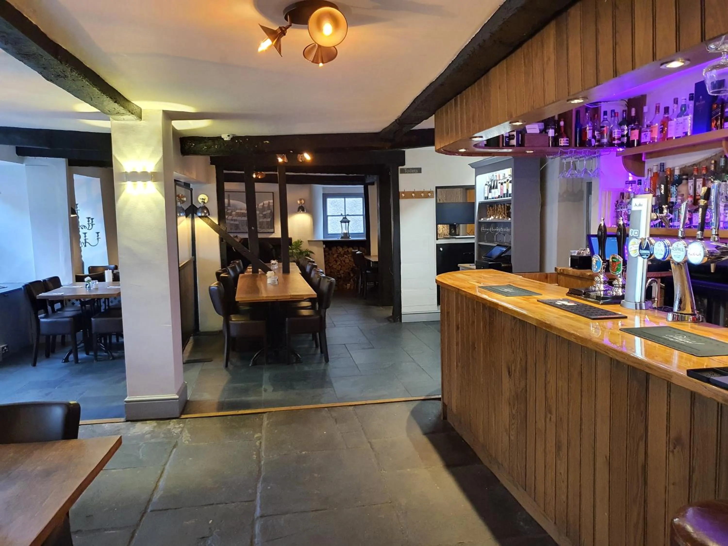 Restaurant/places to eat in Dragon Inn