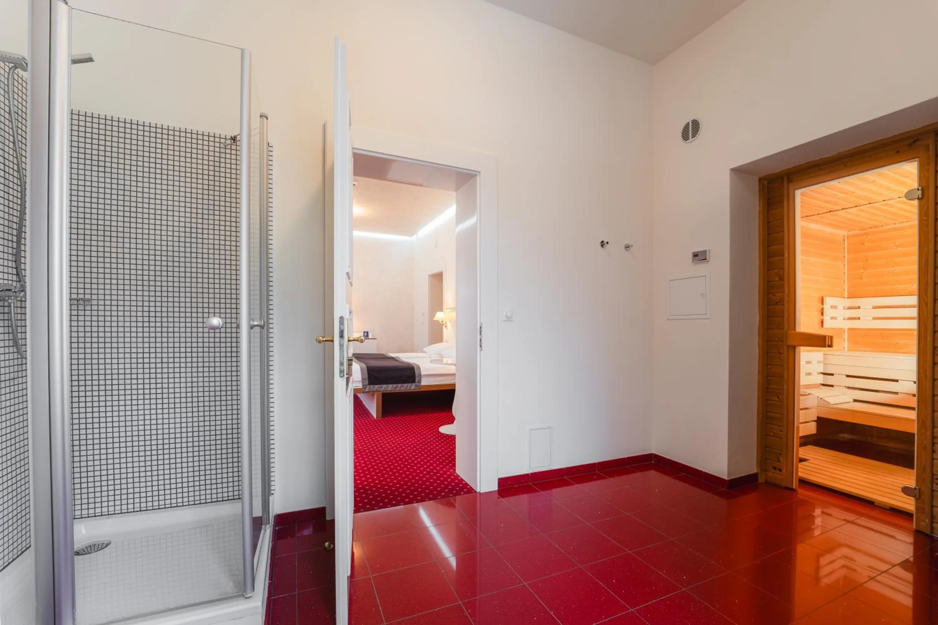 Shower, Bed in EA Hotel Tereziánský dvůr