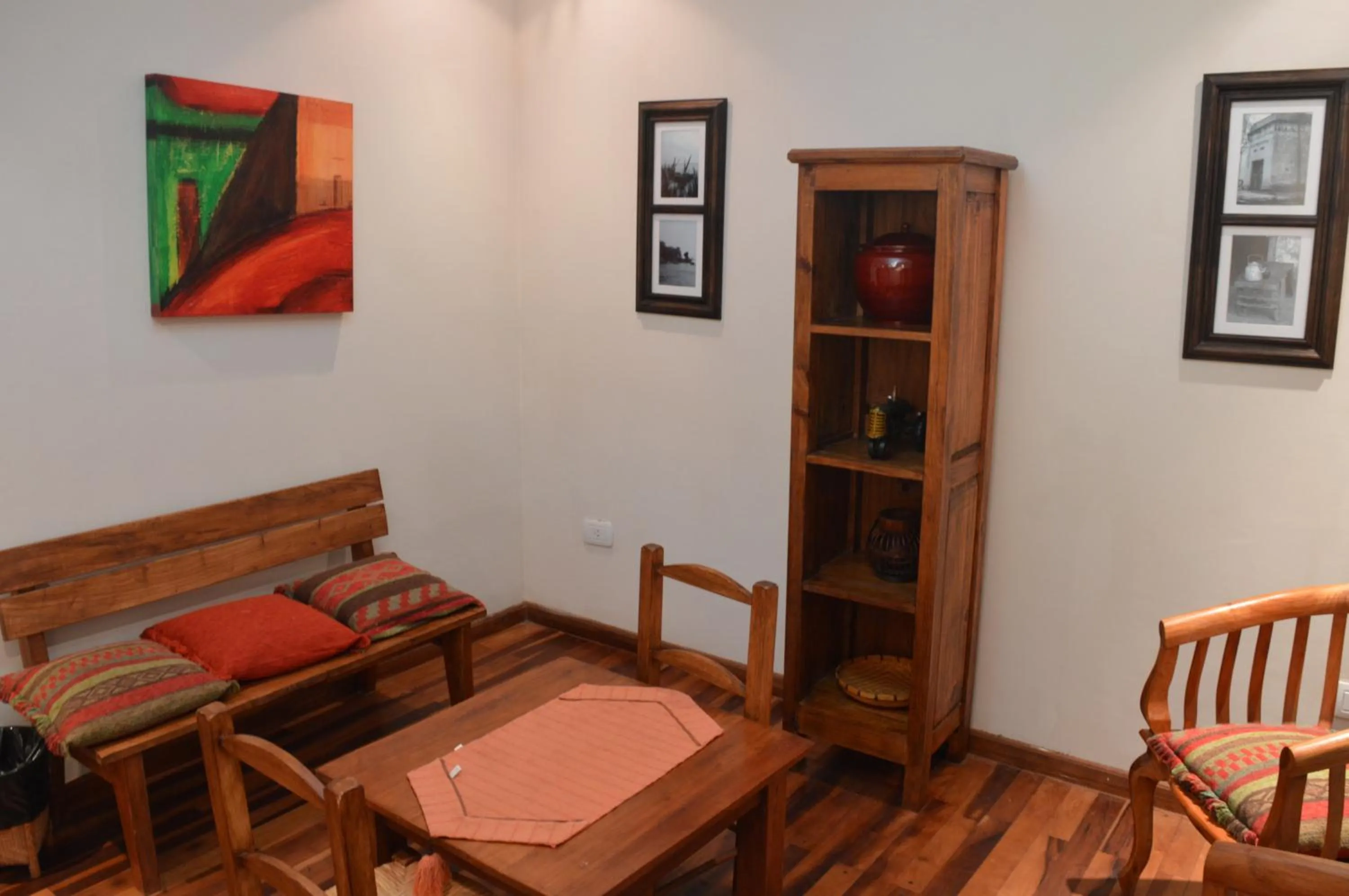 Río Arriba Suites & Apartments & Restó