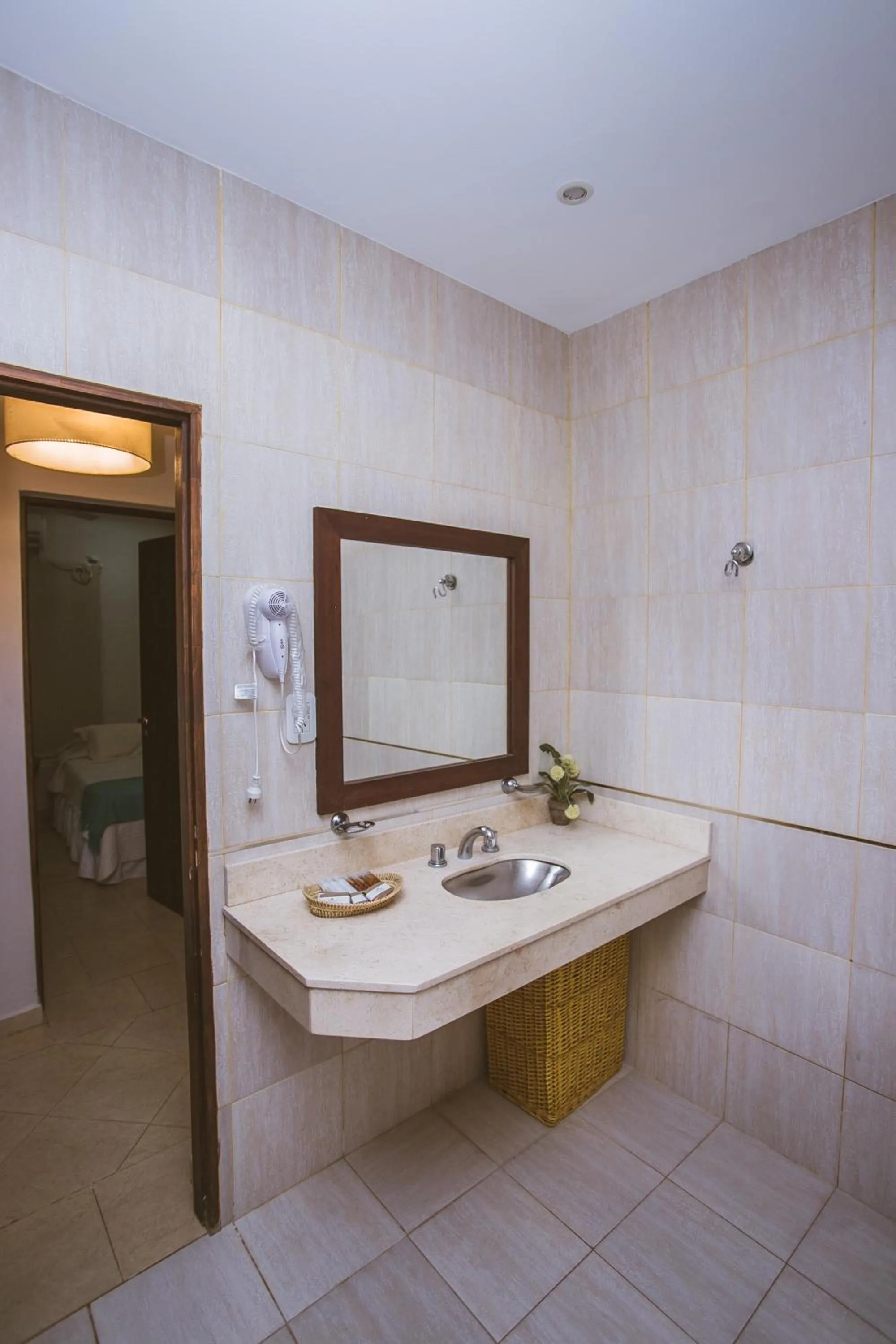 Río Arriba Suites & Apartments & Restó