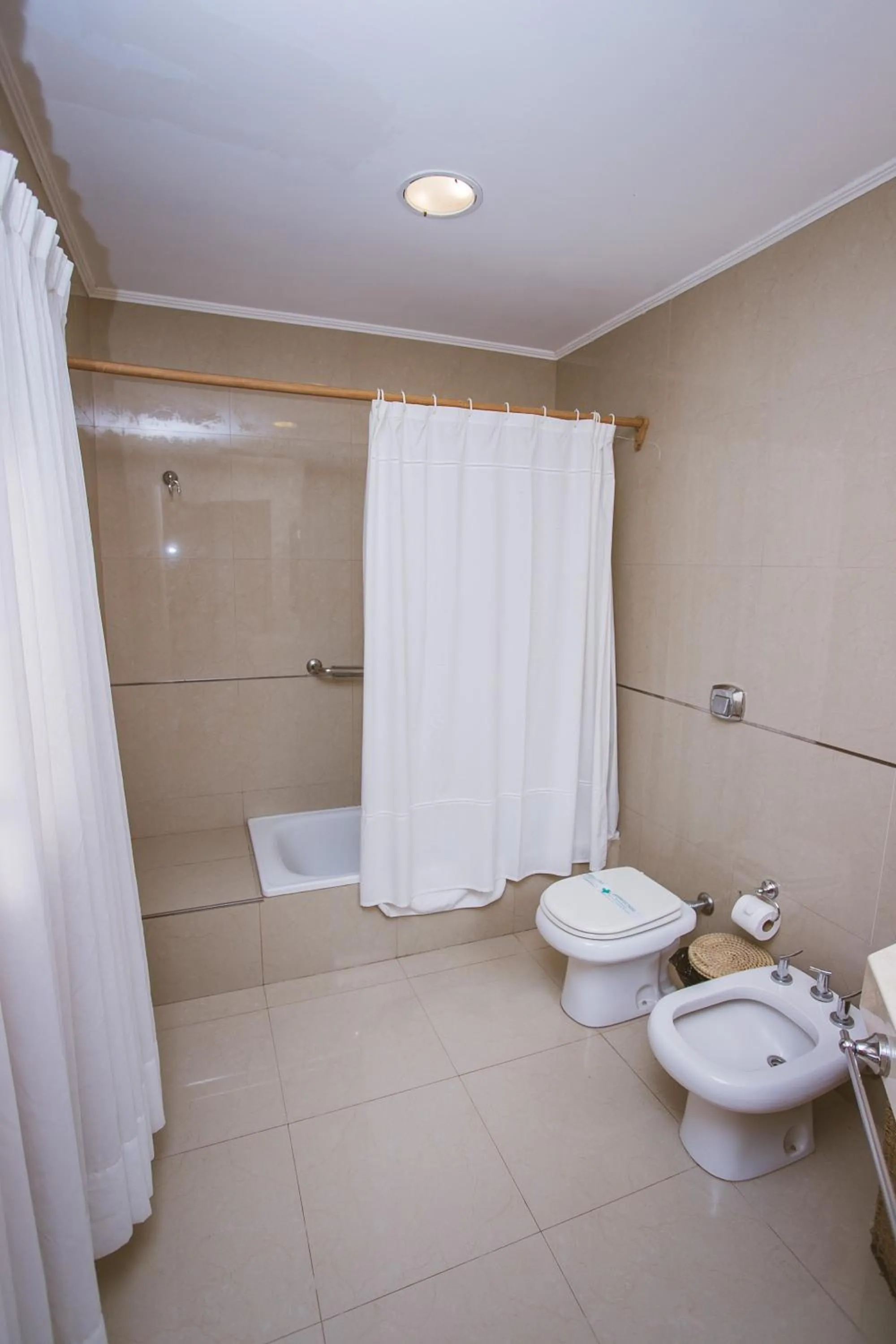 Río Arriba Suites & Apartments & Restó