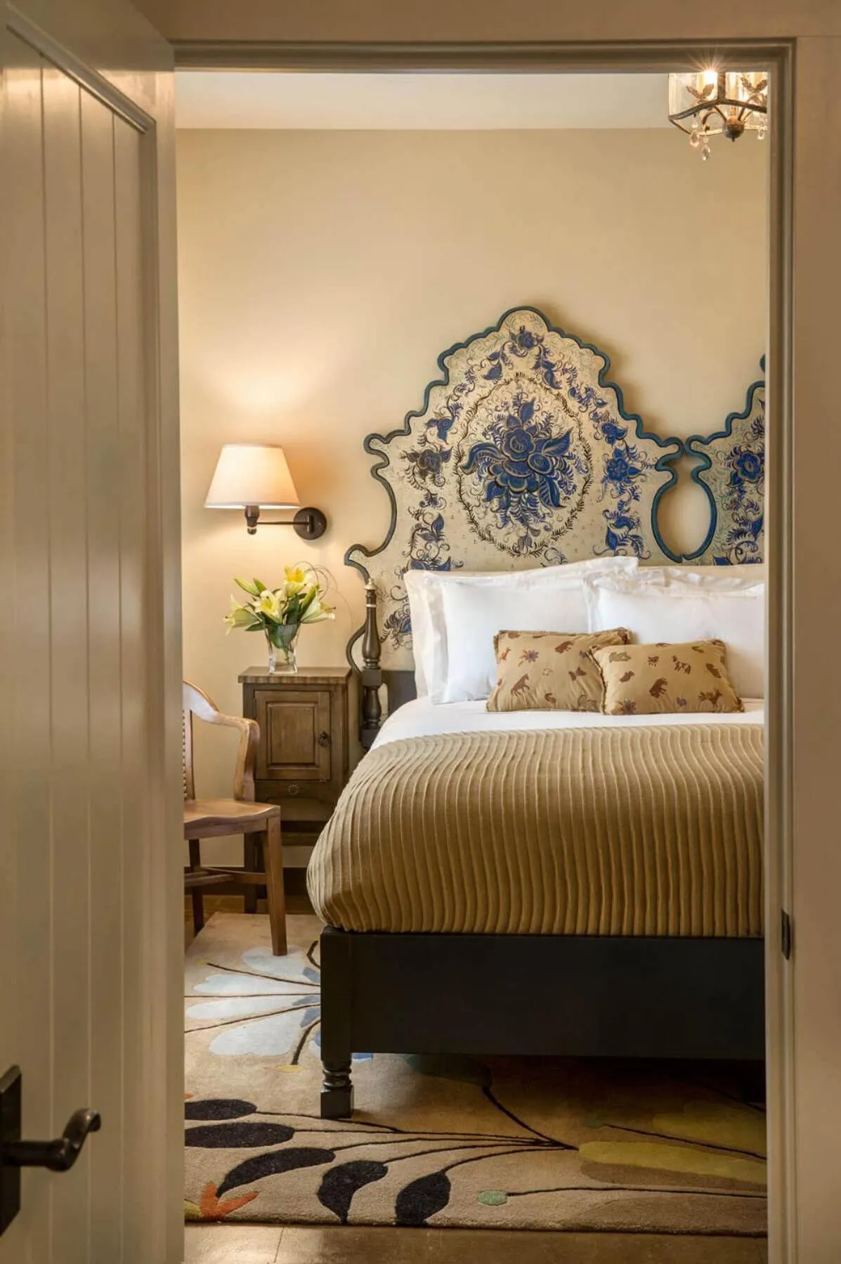 Bed in La Fonda on the Plaza