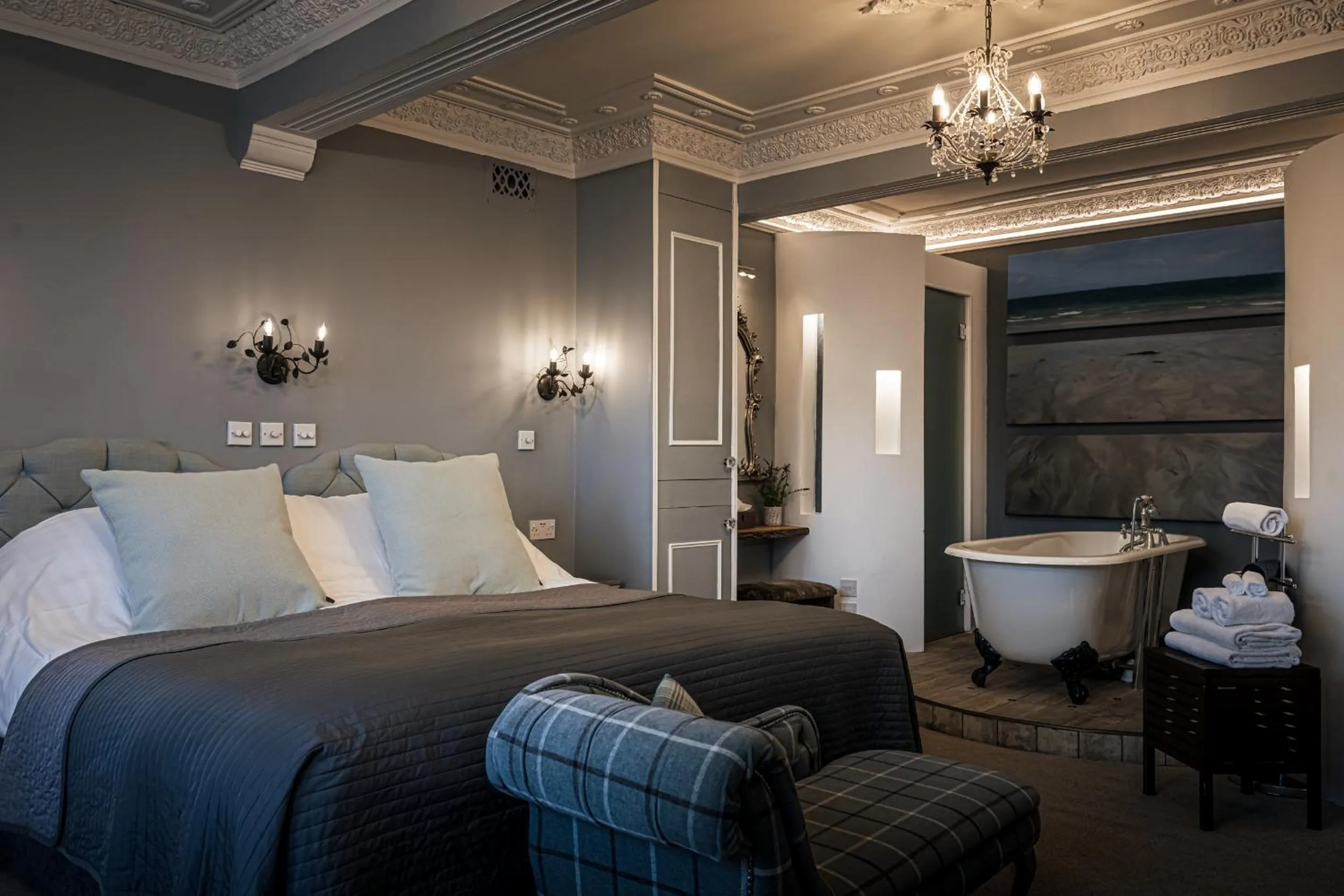 Bed in The Alamo Guest House