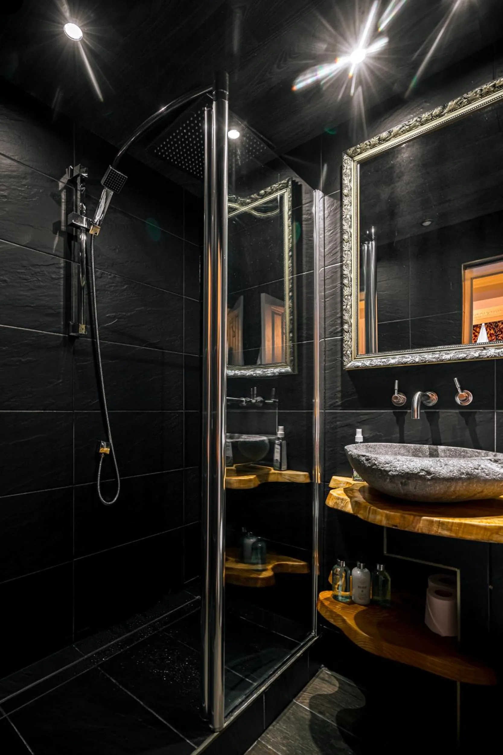 Shower in The Alamo Guest House