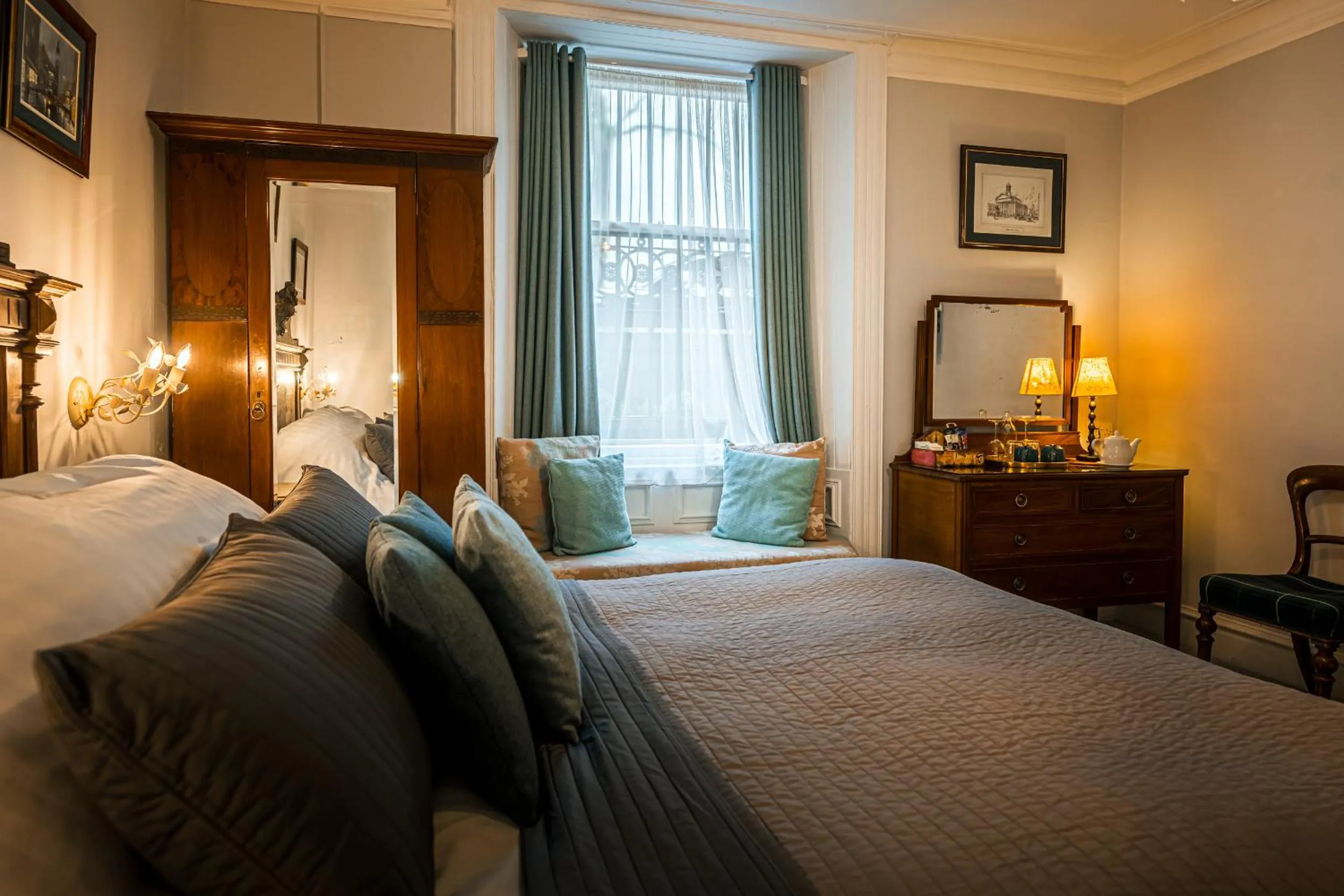 Bed in The Alamo Guest House