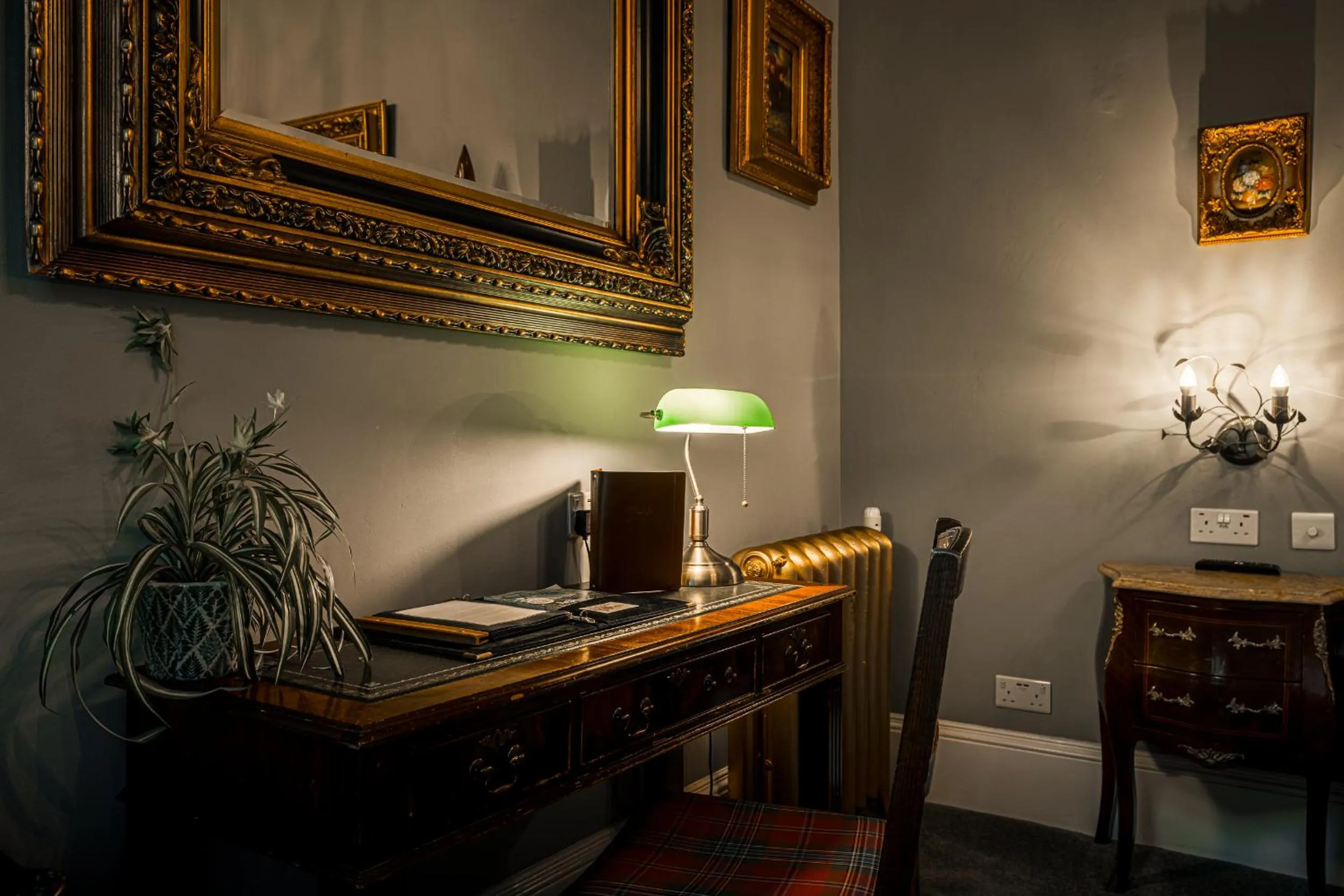 hair dresser in The Alamo Guest House