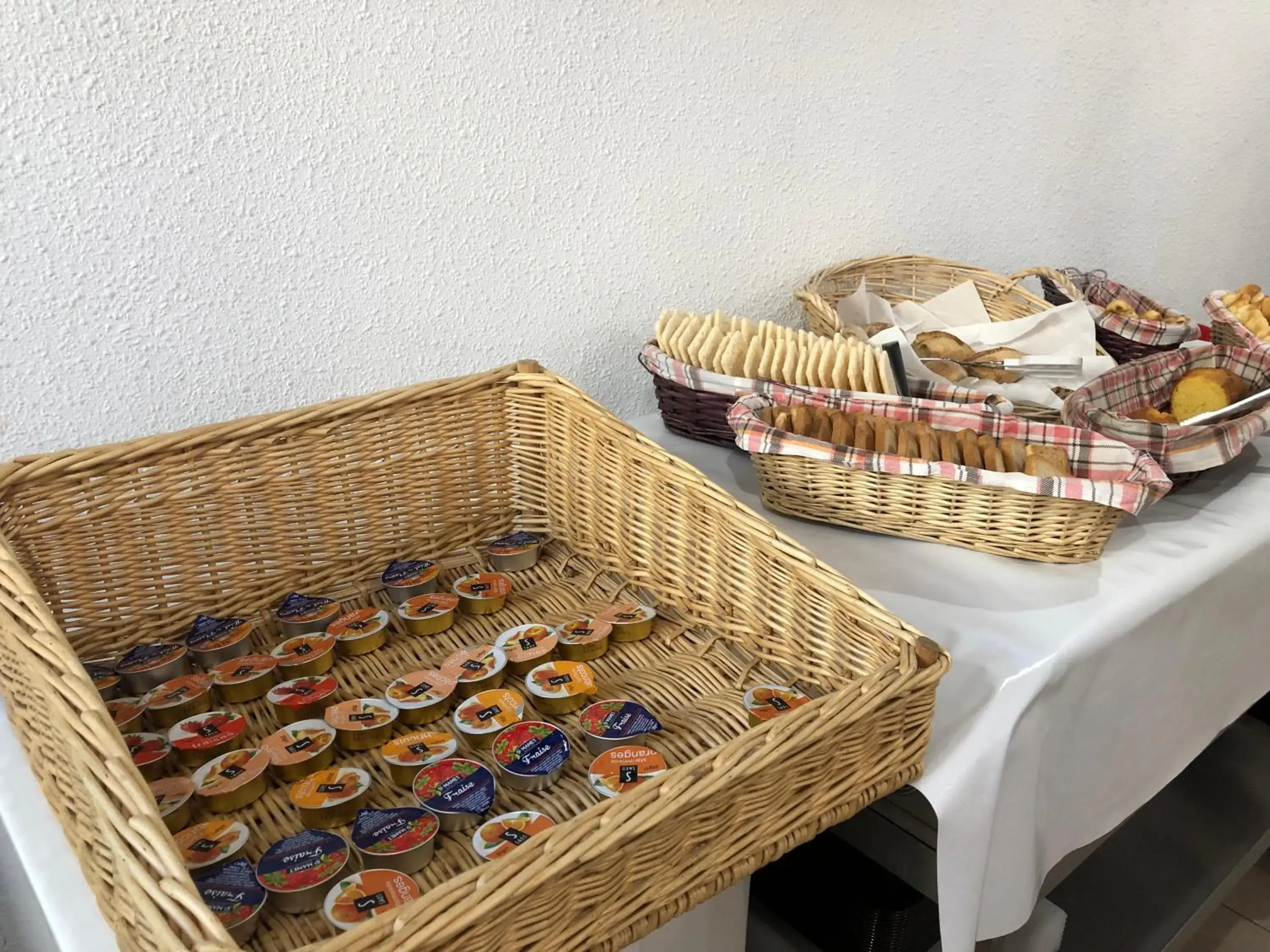 Continental breakfast in Hôtel Triotel Continental breakfast in Hôtel Triotel