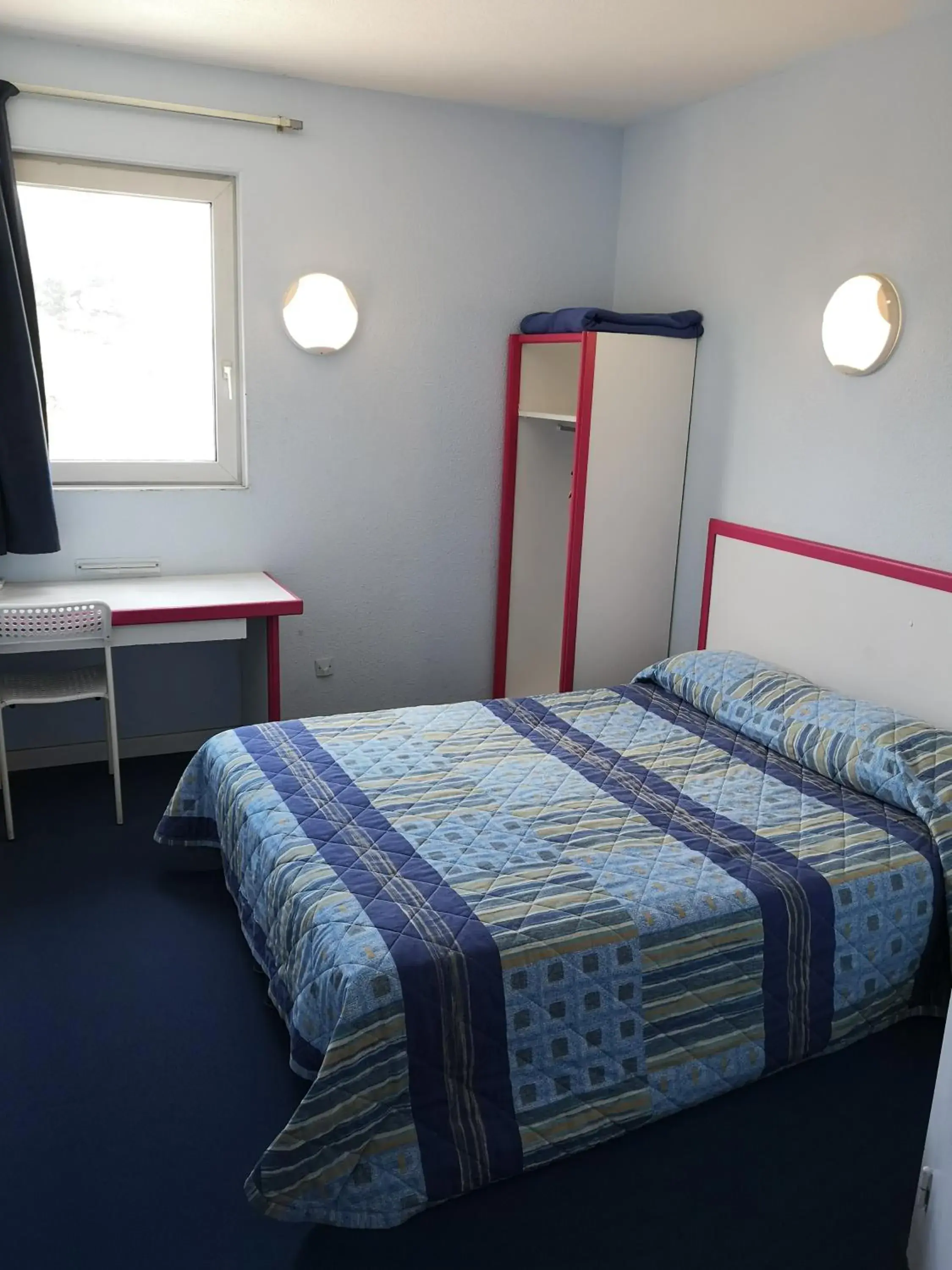 Bed in Hôtel Triotel Bed in Hôtel Triotel