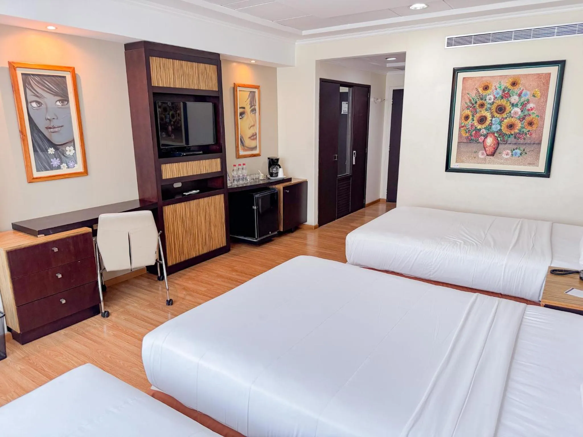 TV and multimedia, Bed in GH Galeria Hotel