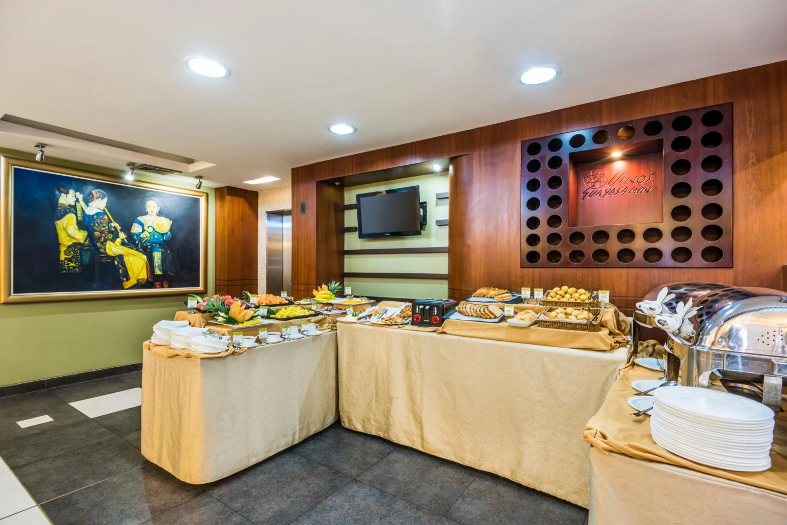 Buffet breakfast in GH Galeria Hotel
