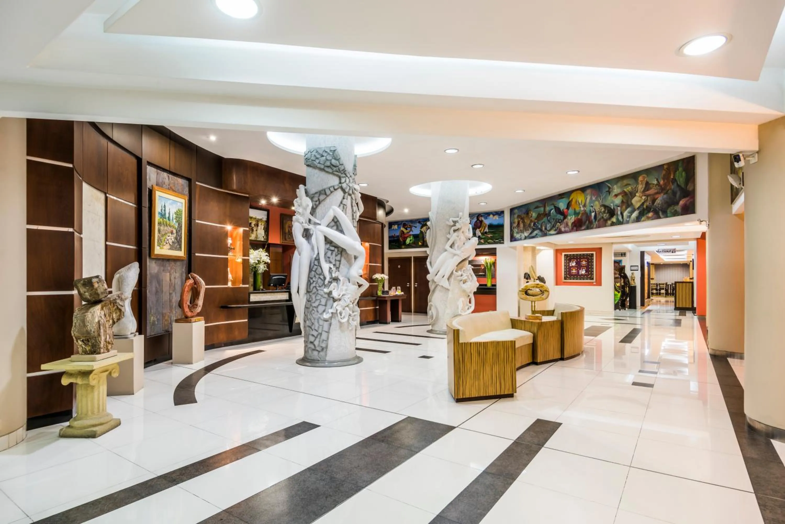 Lobby or reception in GH Galeria Hotel