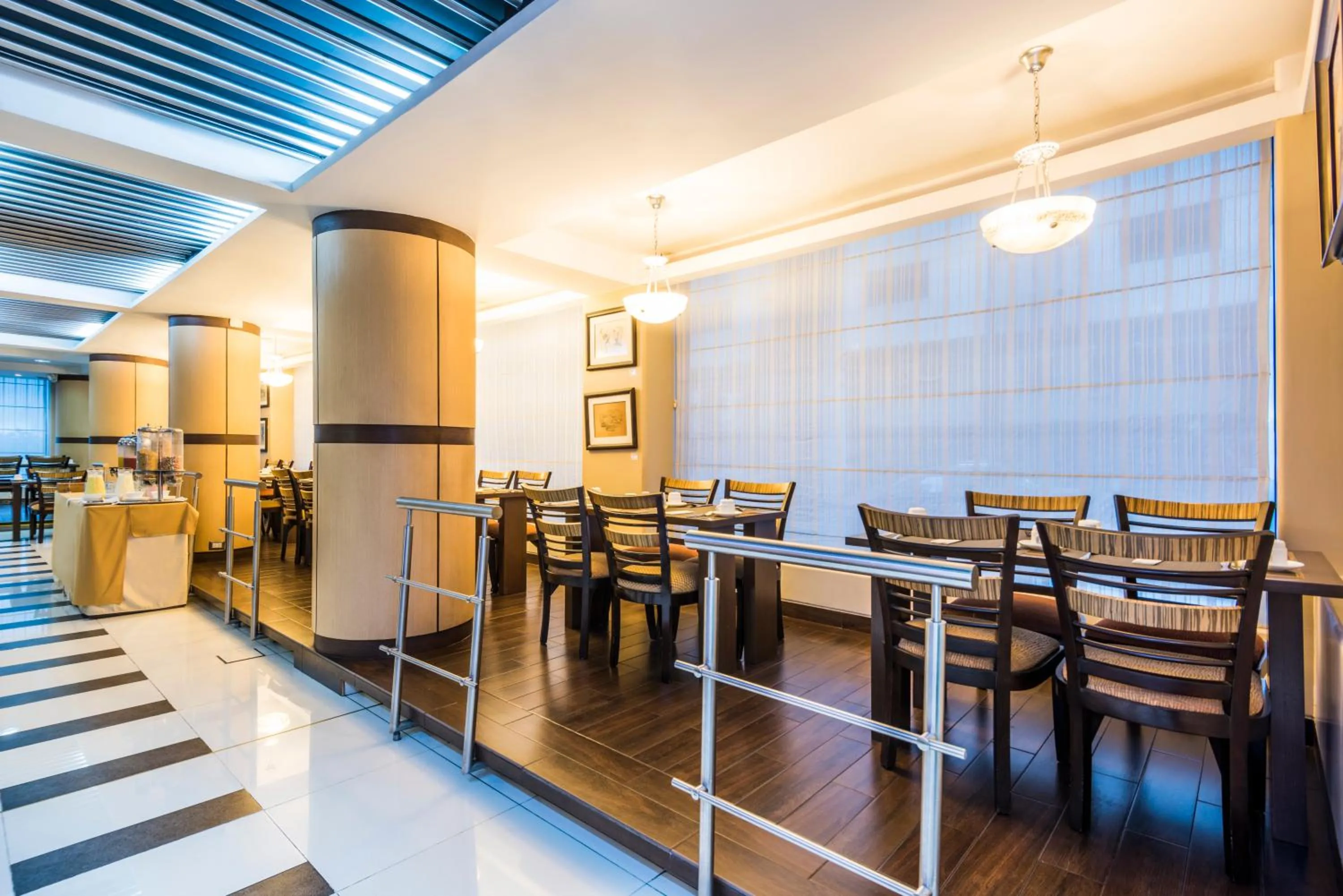 Restaurant/places to eat in GH Galeria Hotel