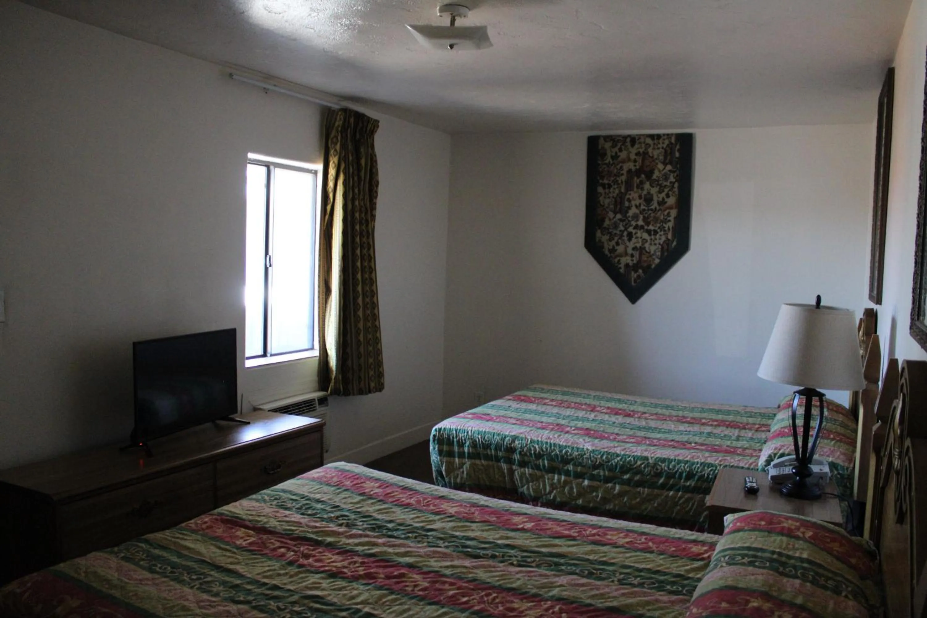 Bedroom, Bed in Flagstaff Motel