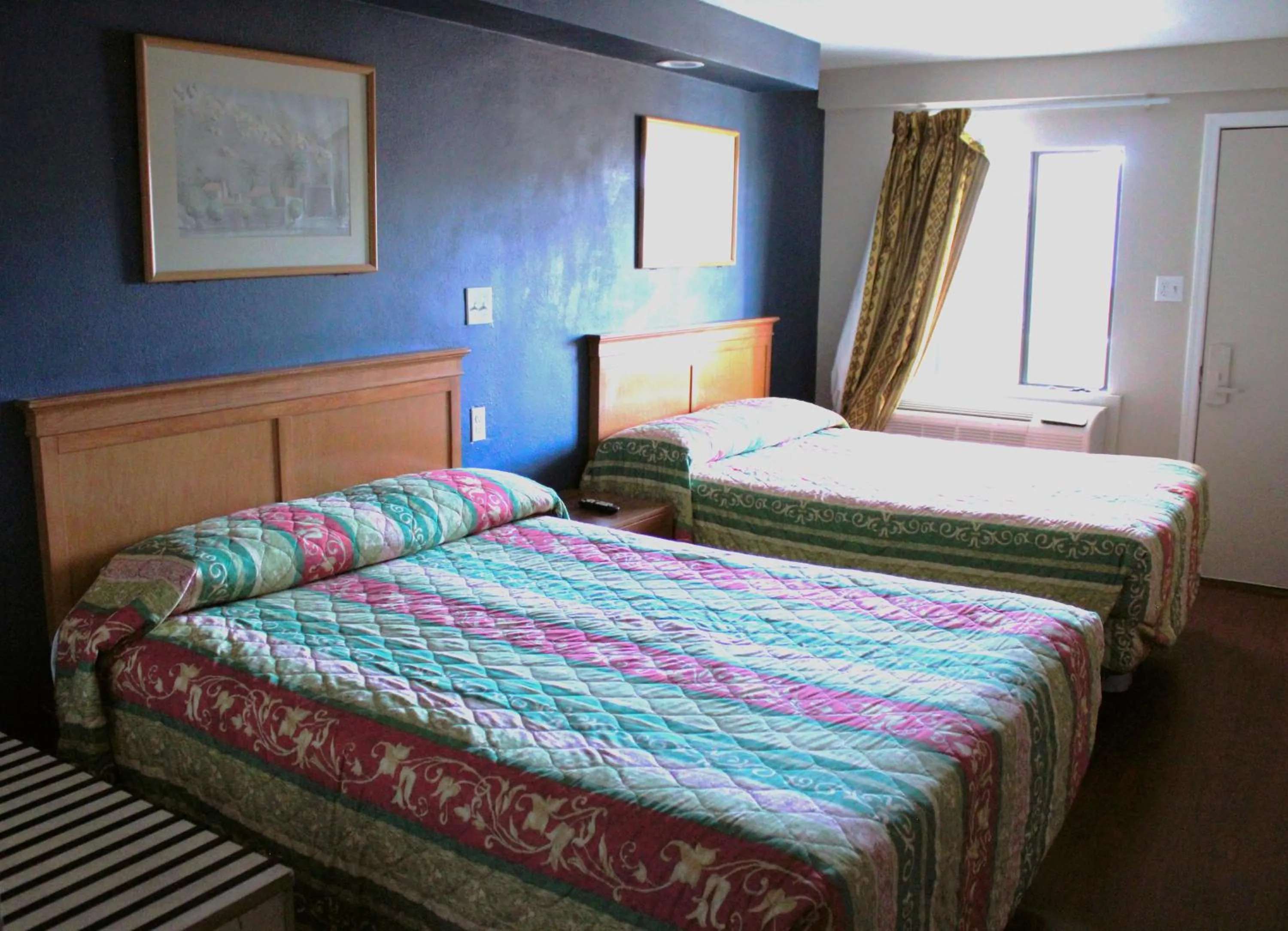 Bed in Flagstaff Motel