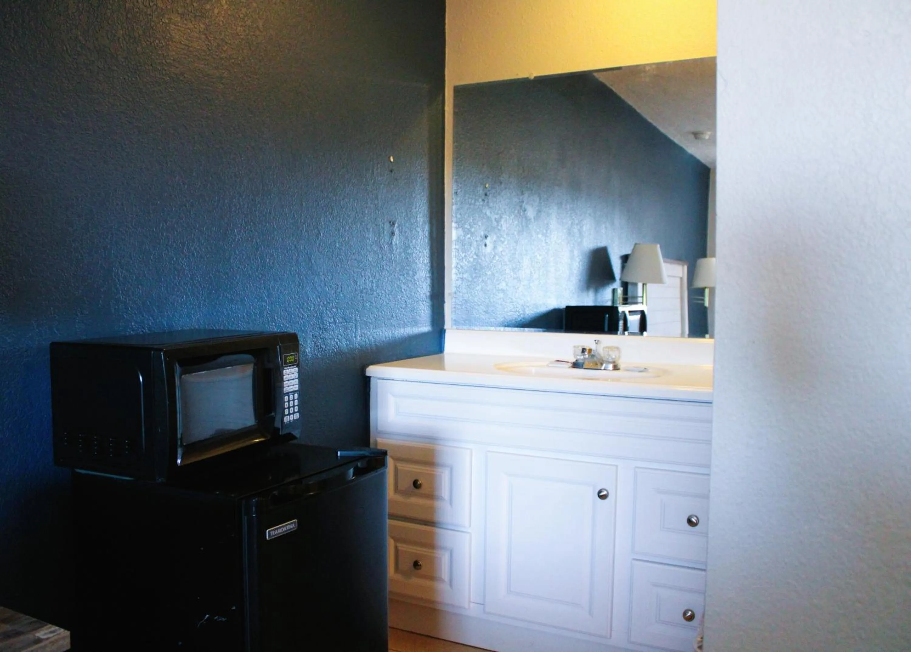 Bathroom in Flagstaff Motel