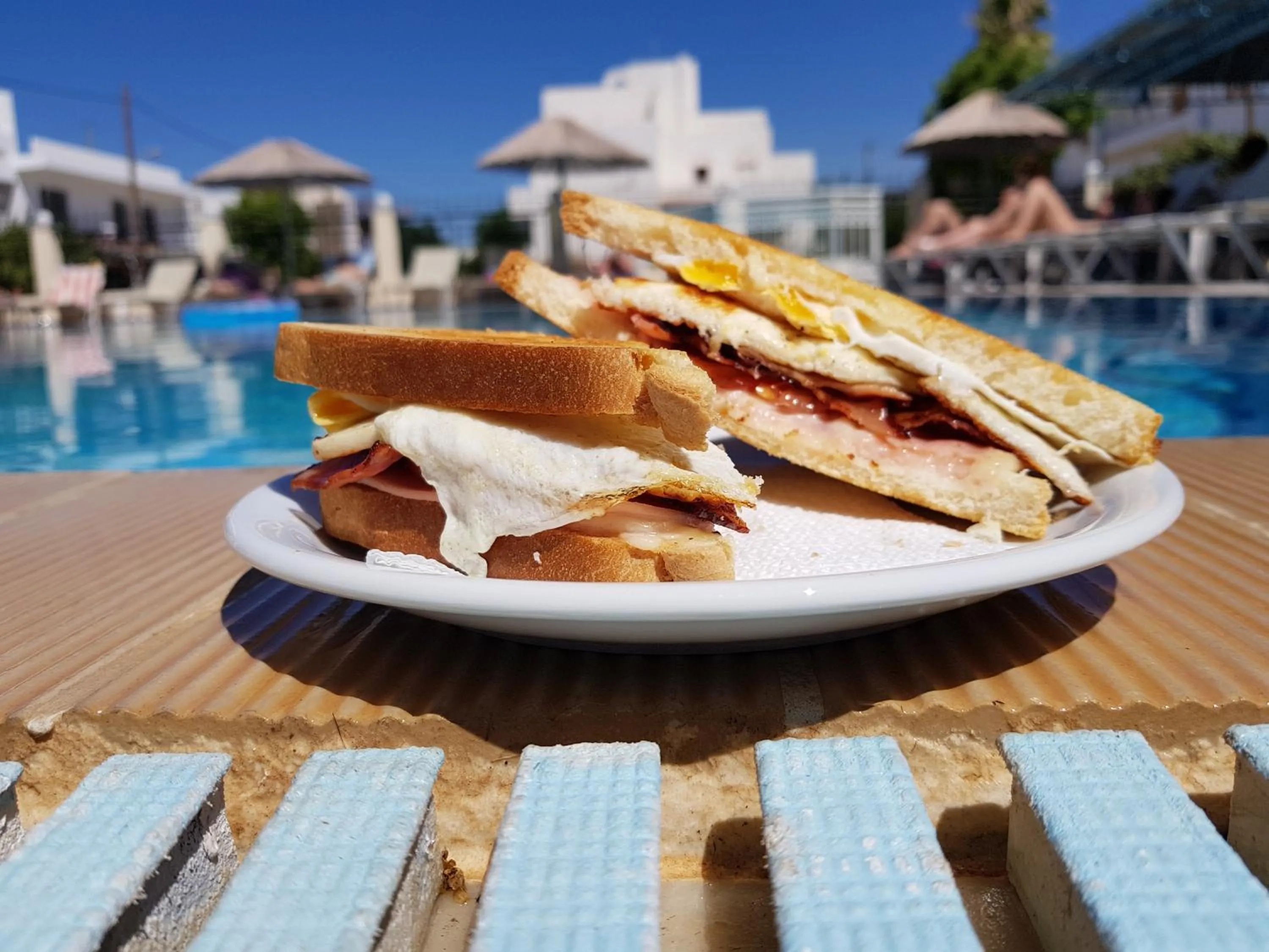 Restaurant/places to eat in Zouboulia Apartments